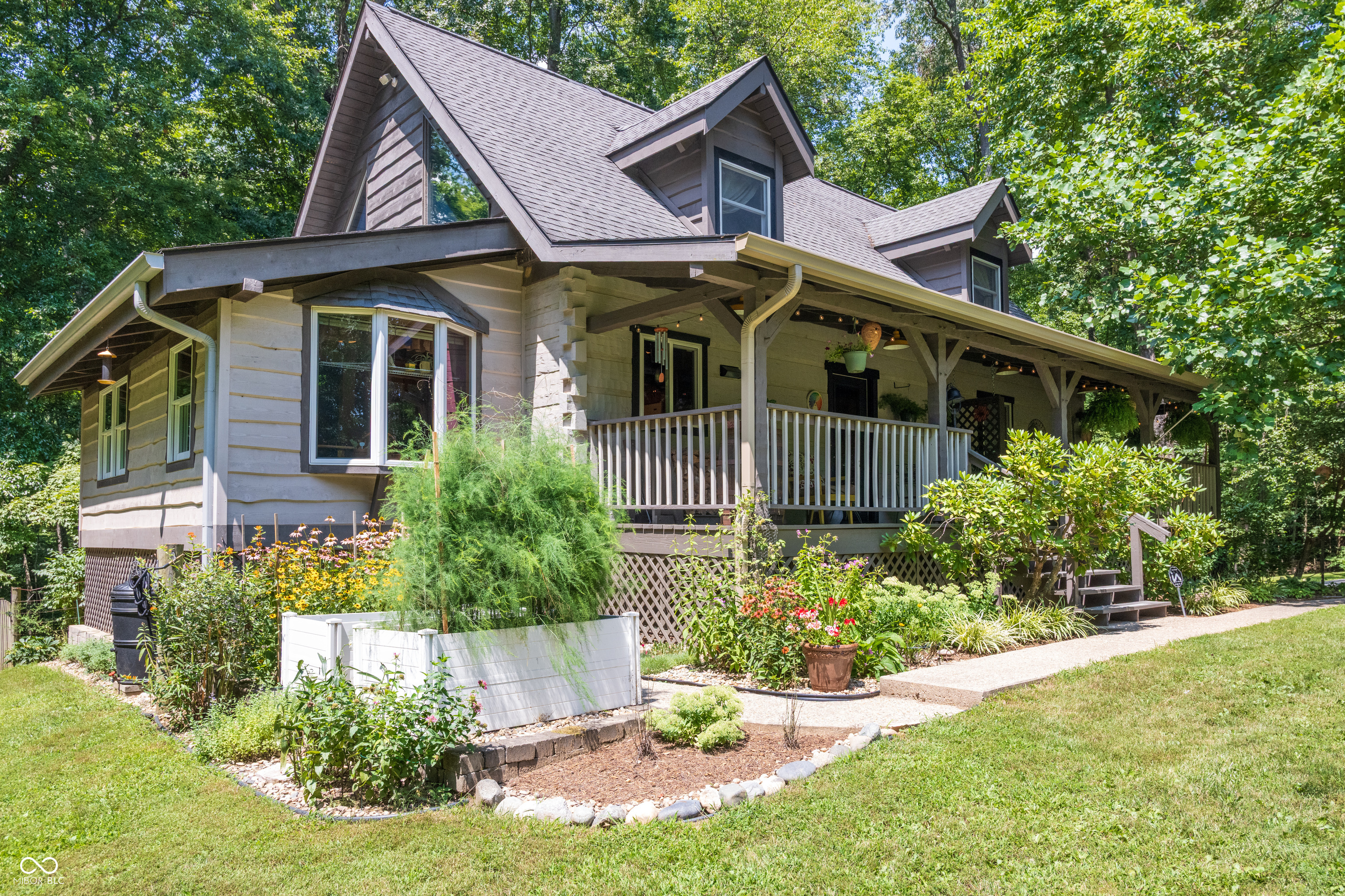 1831 W Pagoda Path