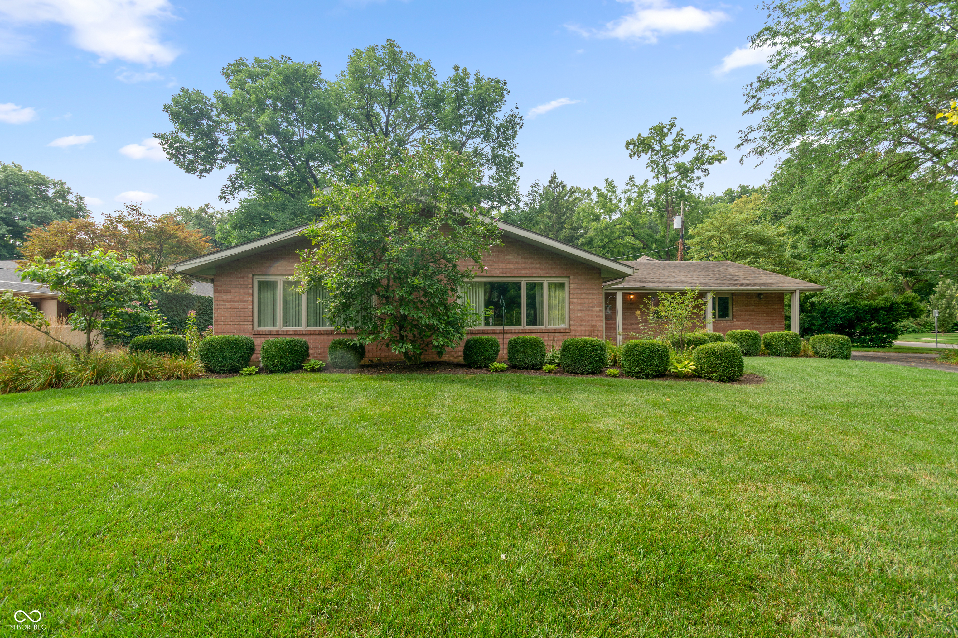 806 N Briar Road Property Photo 1