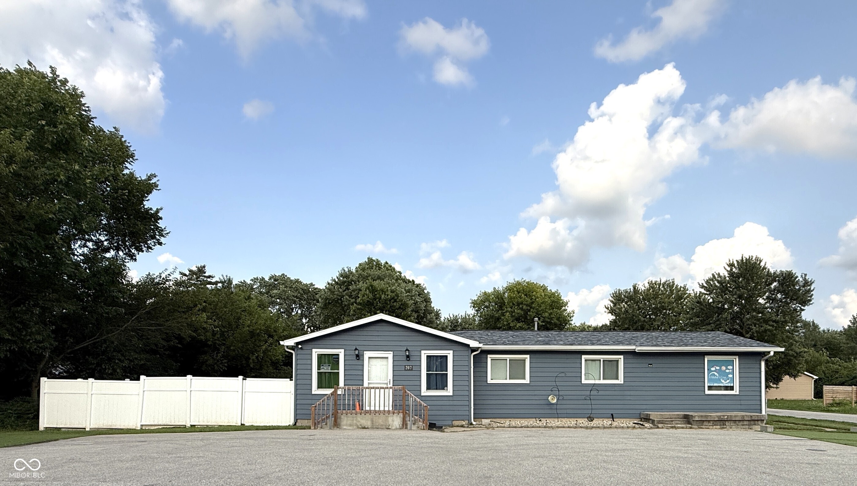 207 S Girls School Road Property Photo 1