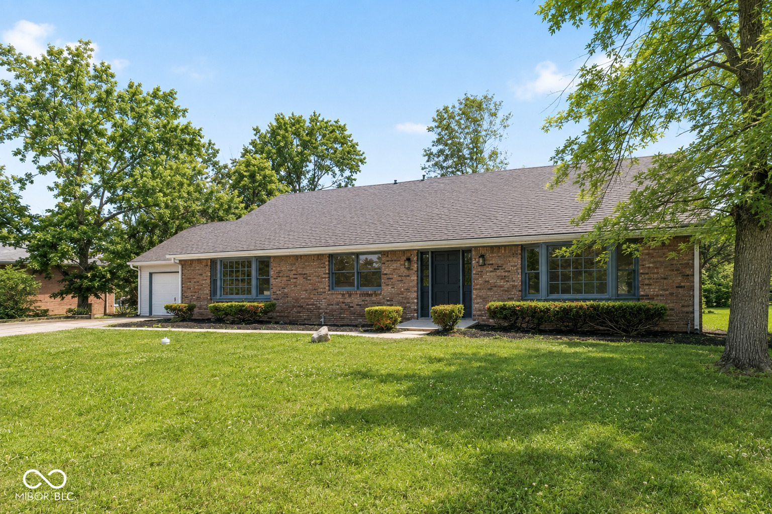 5441 N Kenmore Road Property Photo 1