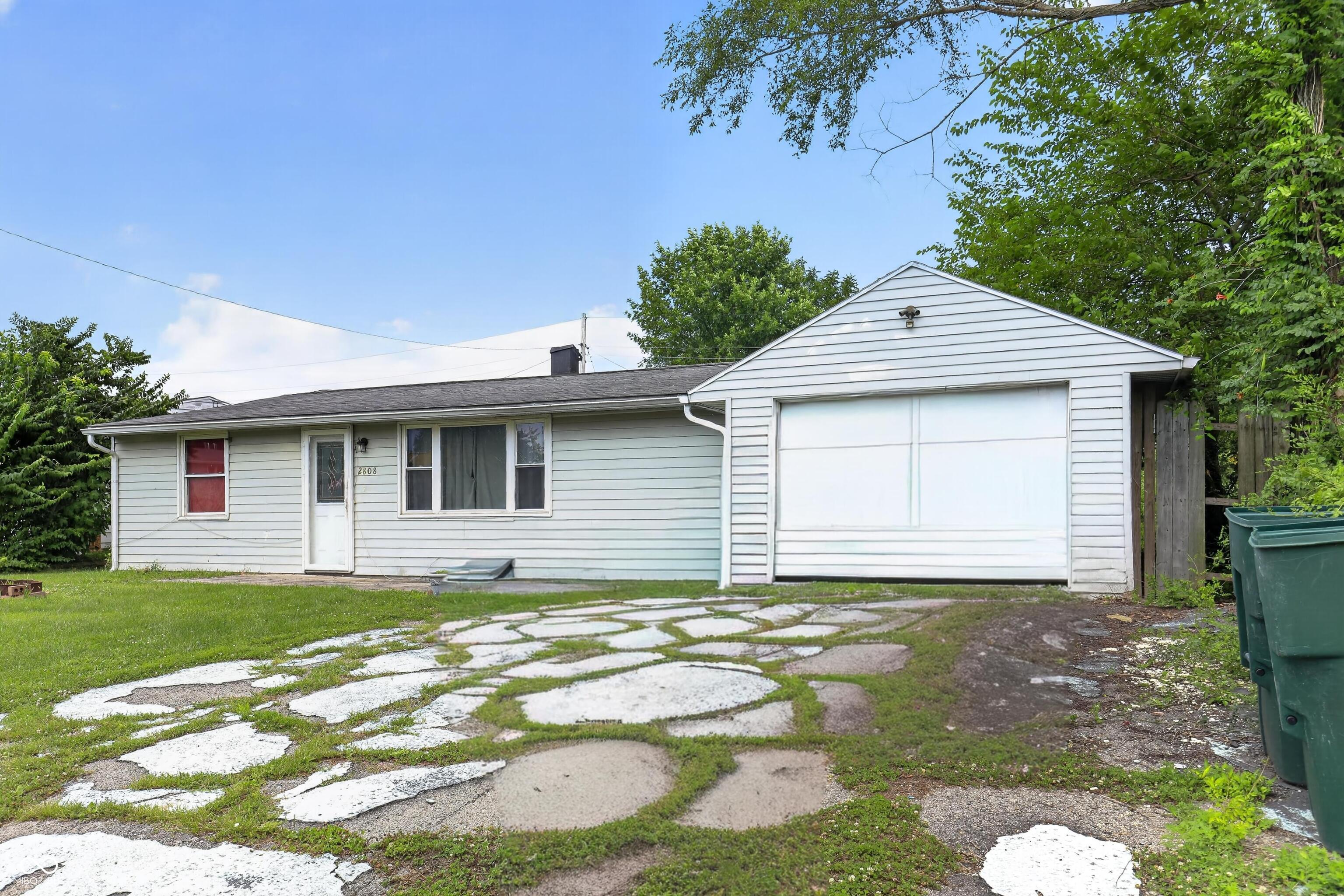 2808 N Westwood Road Property Photo 1