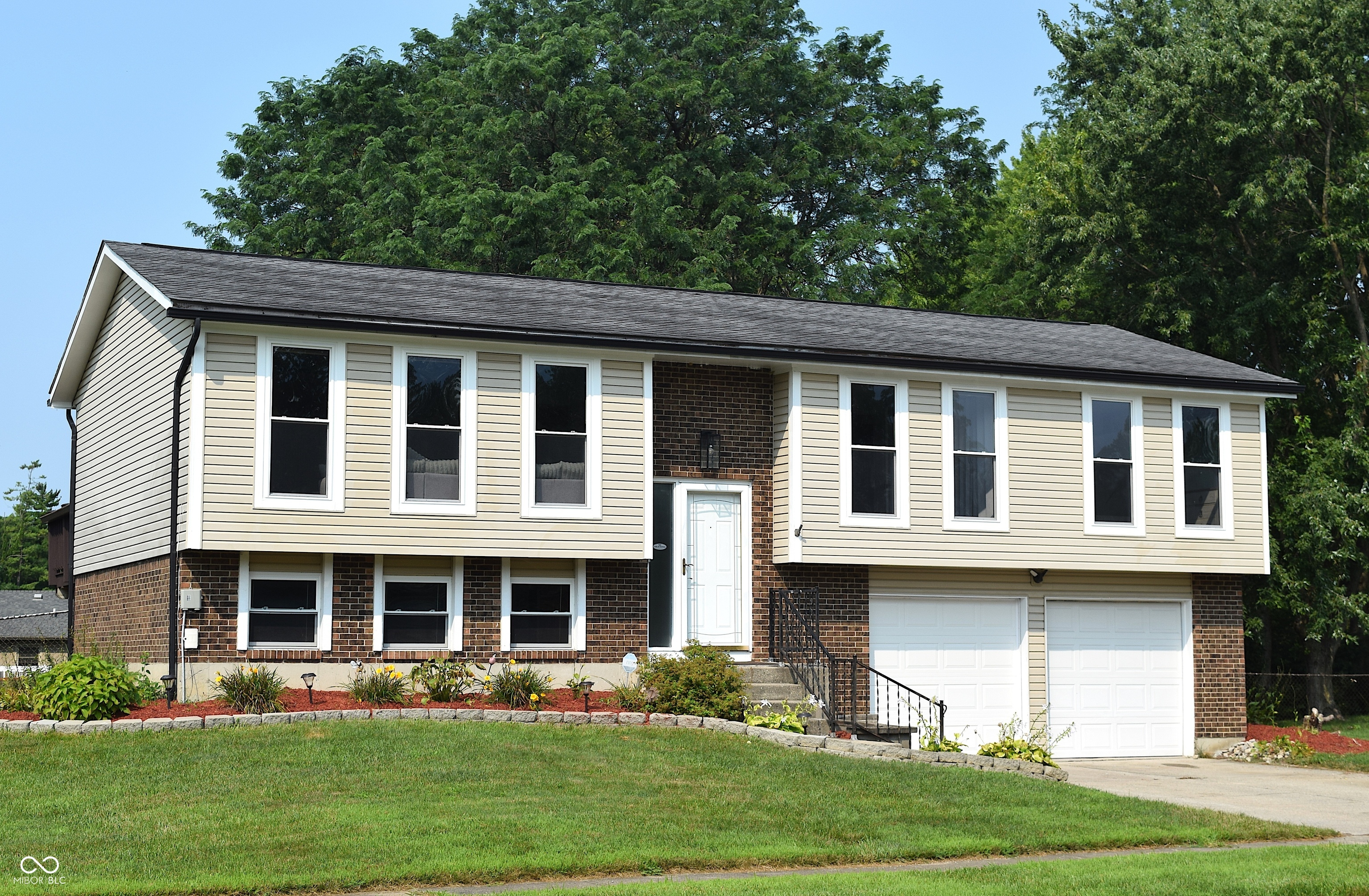 8059 Harvest Lane Property Photo 1