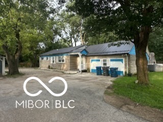 2430 N Mitthoefer Property Photo 1