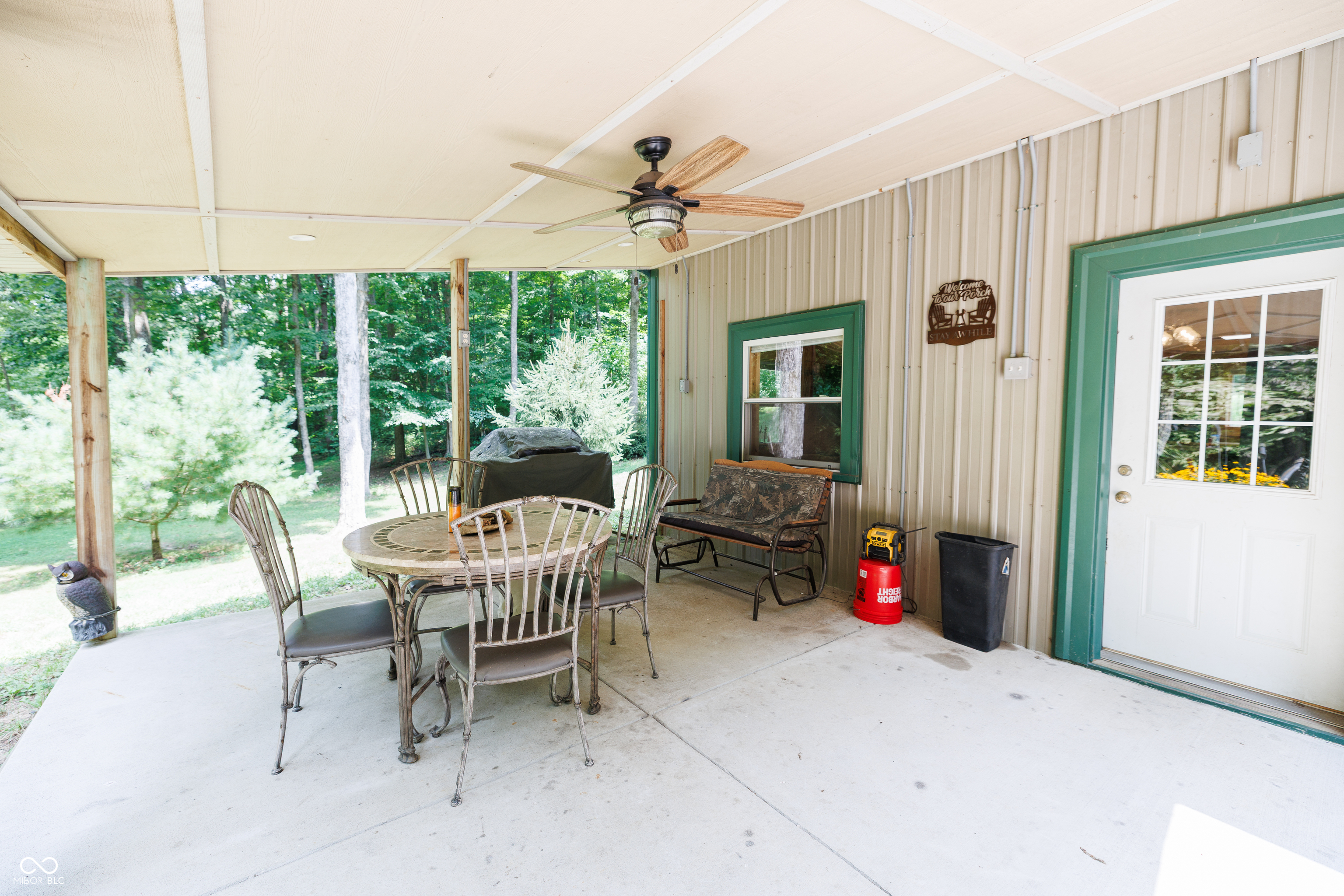 1405 Lakeside Drive