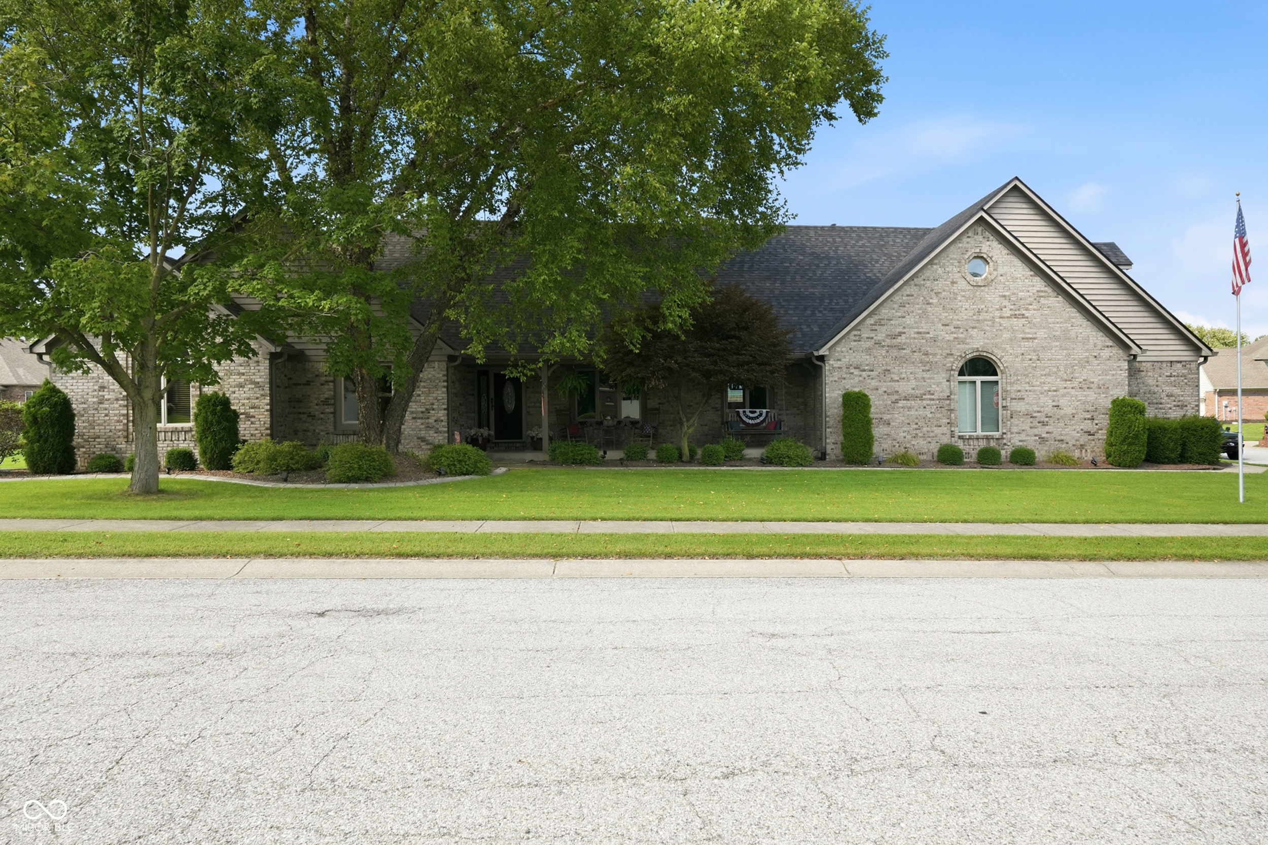 702 Peach Tree Lane Property Photo 1
