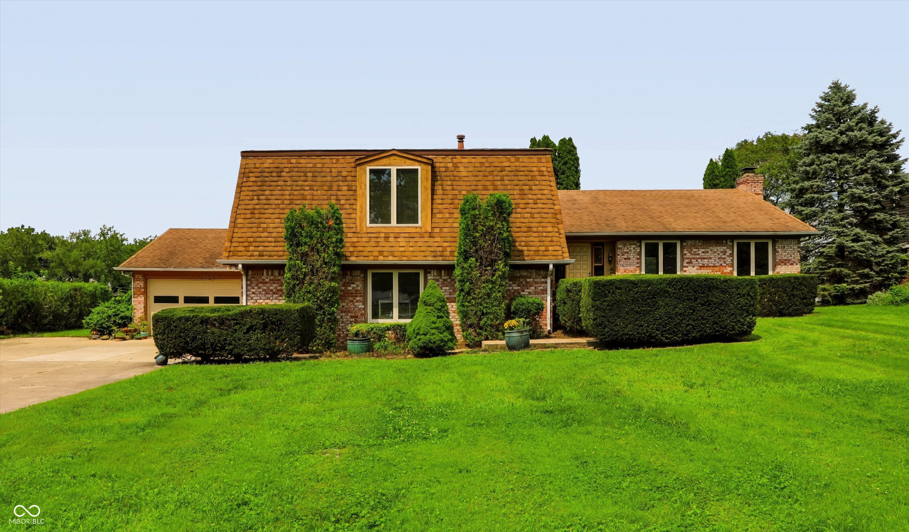 3016 E 52nd