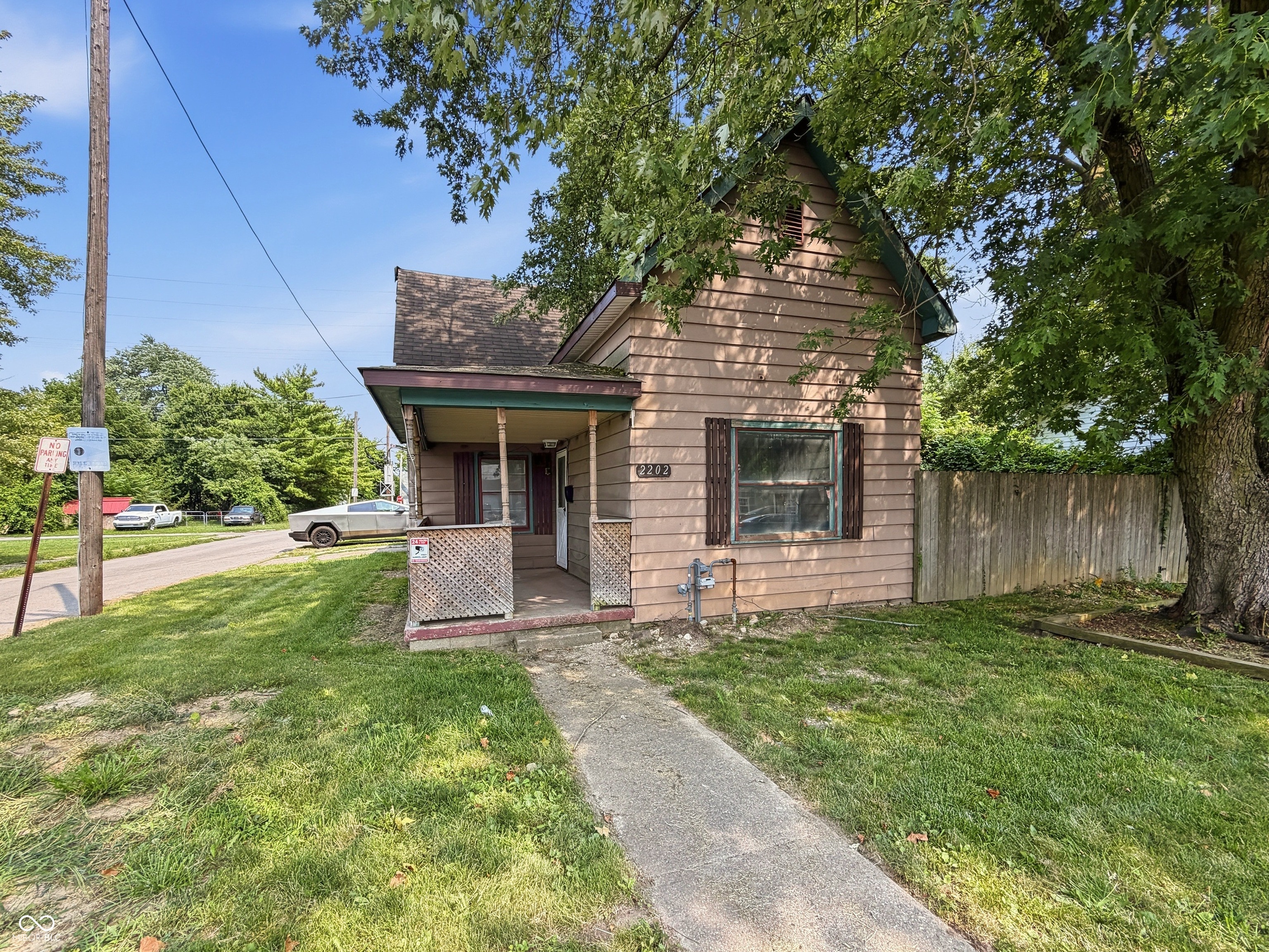 2202 Columbus Avenue Property Photo 1