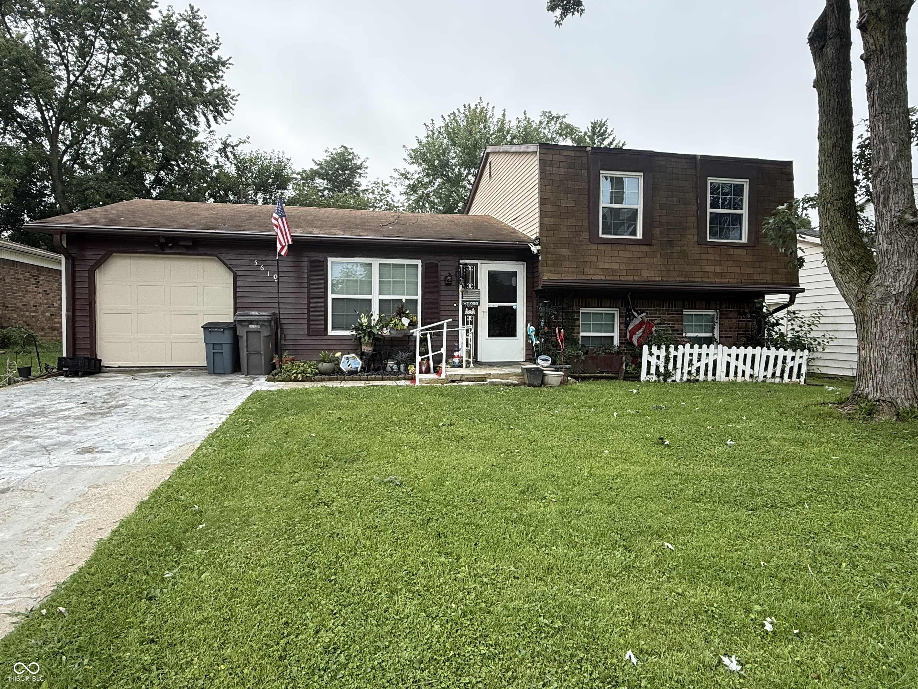 5619 Somers Drive Property Photo 1