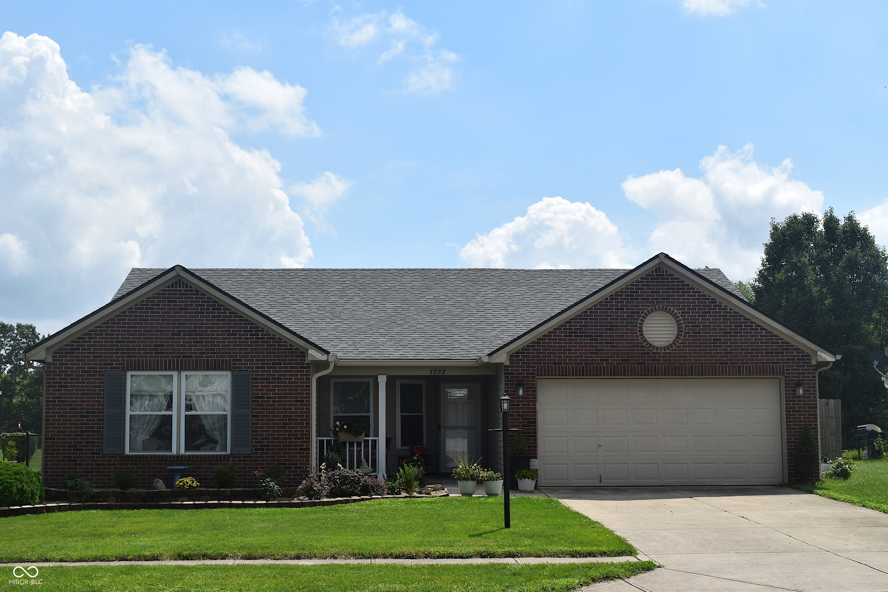 1727 Brookview Drive Property Photo 1