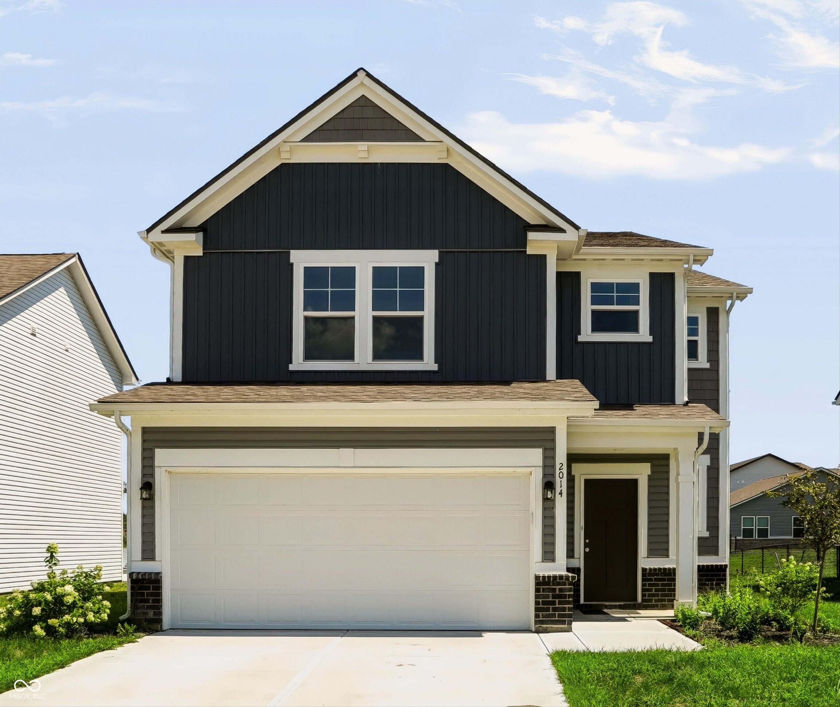 2014 Oak Leaf Way Property Photo 1