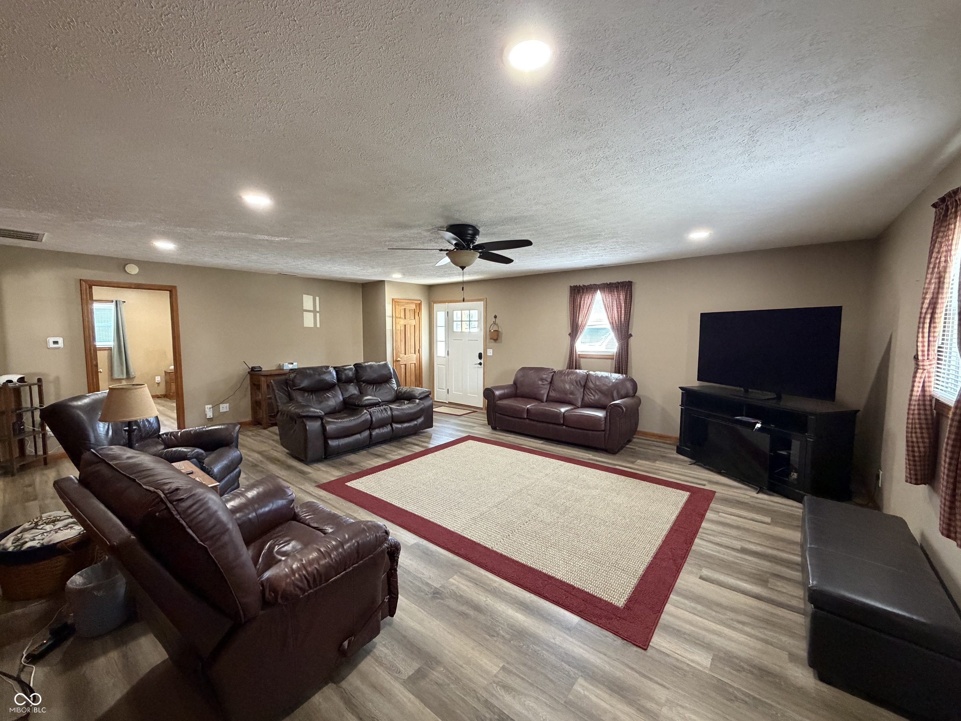 824 N George Street Property Photo 1