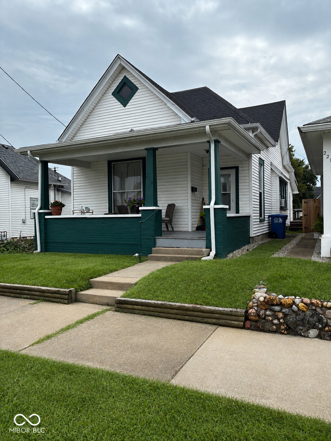 219 W Locust Street Property Photo 1