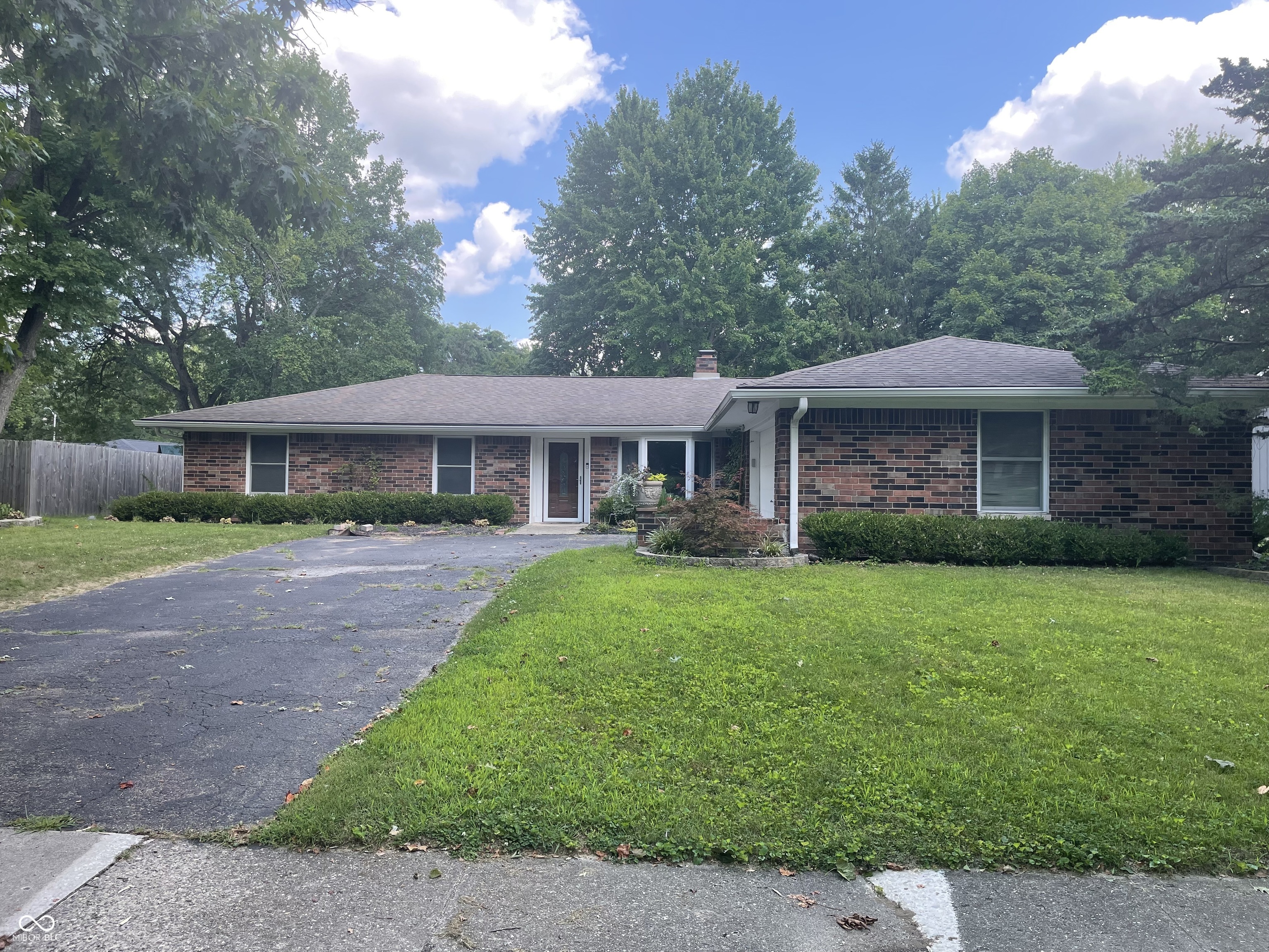 8029 Vineyard Drive Property Photo 1