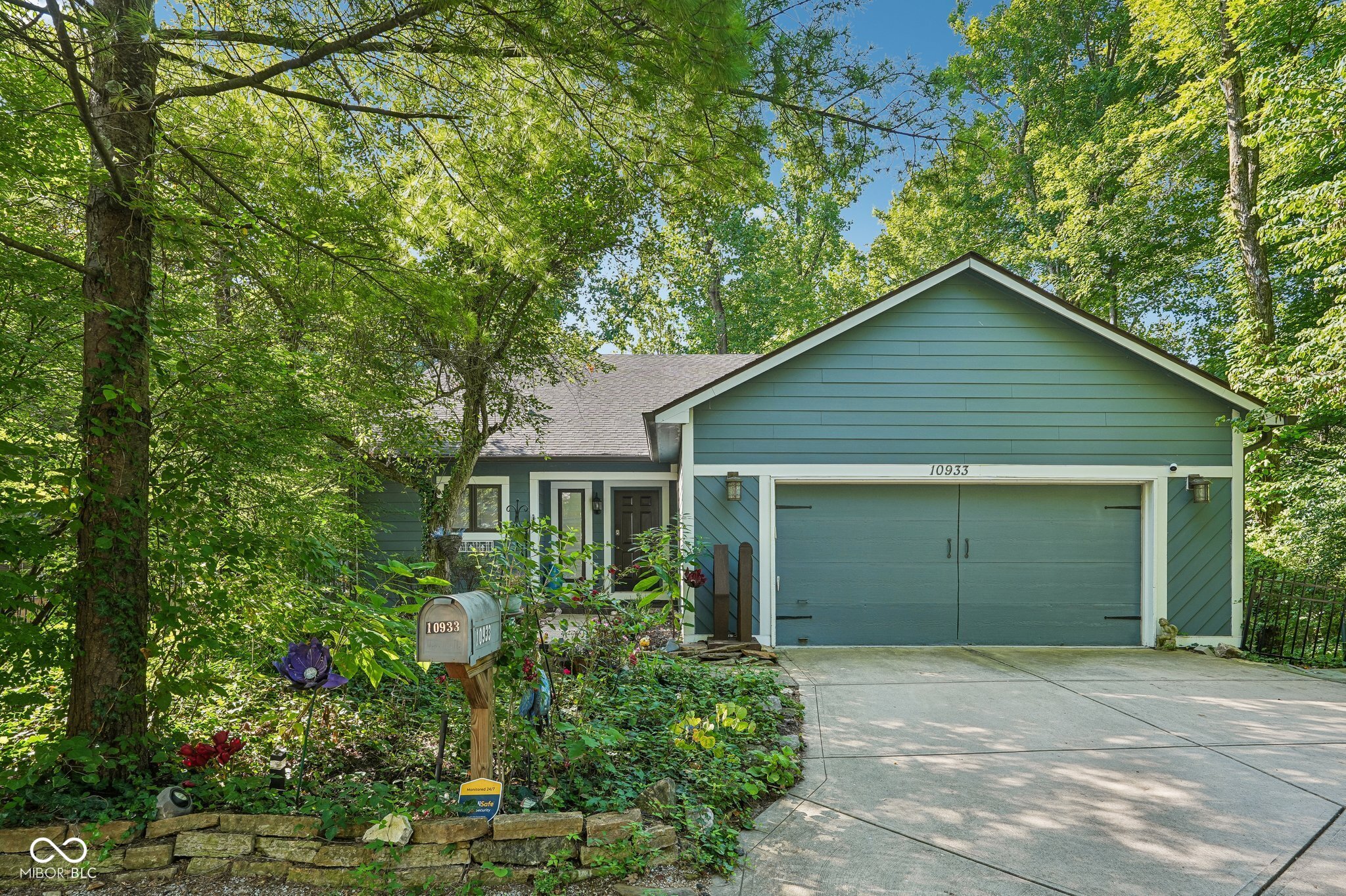10933 Geist Woods South Drive Property Photo 1