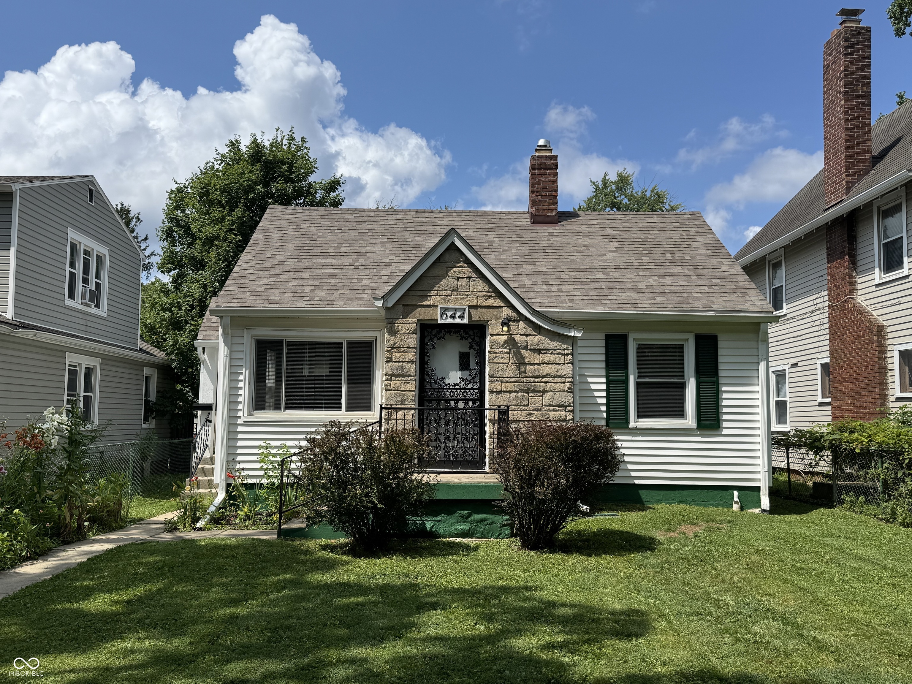 644 W 43rd Street Property Photo 1