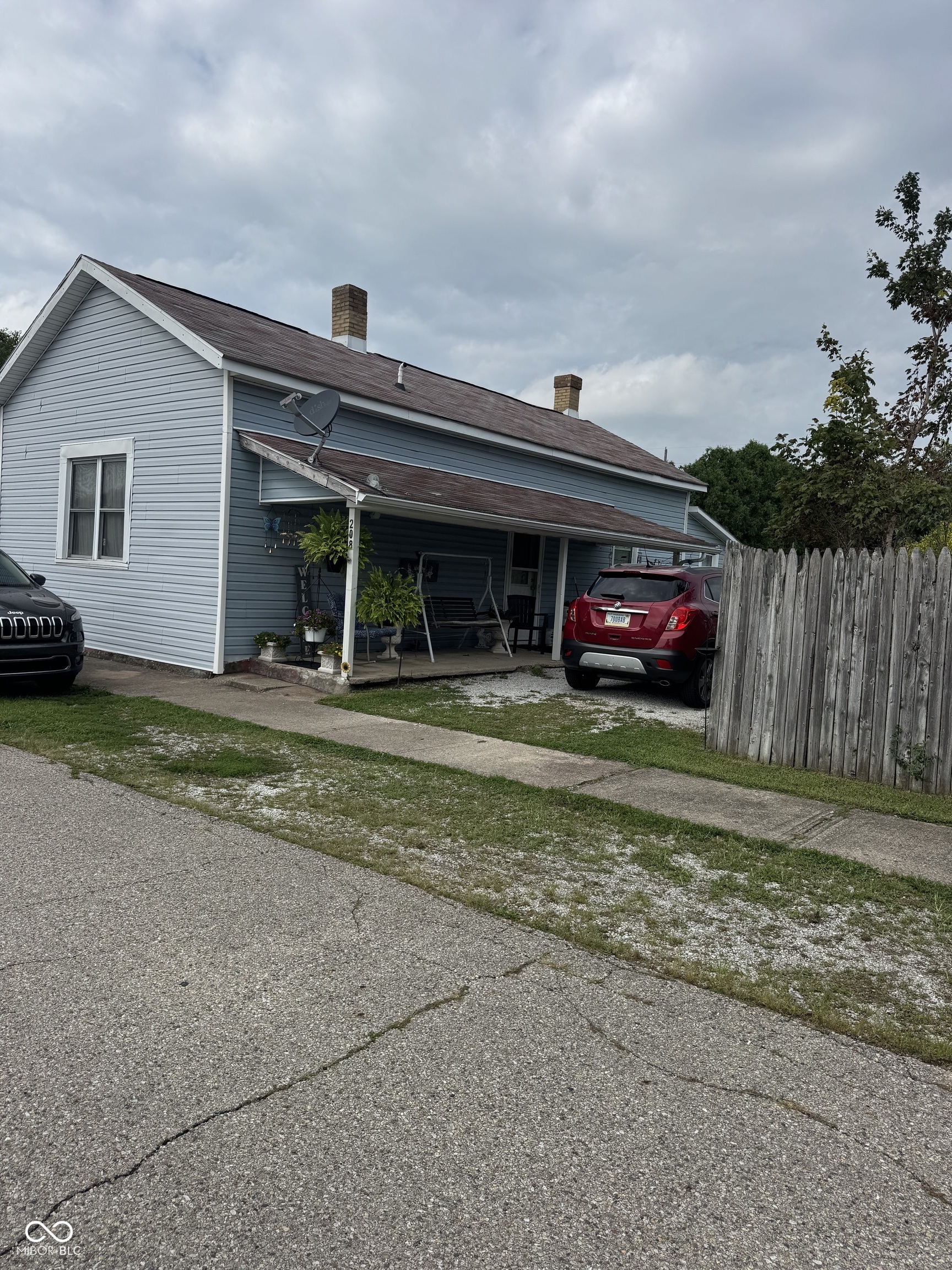 208 E Washington Property Photo 1
