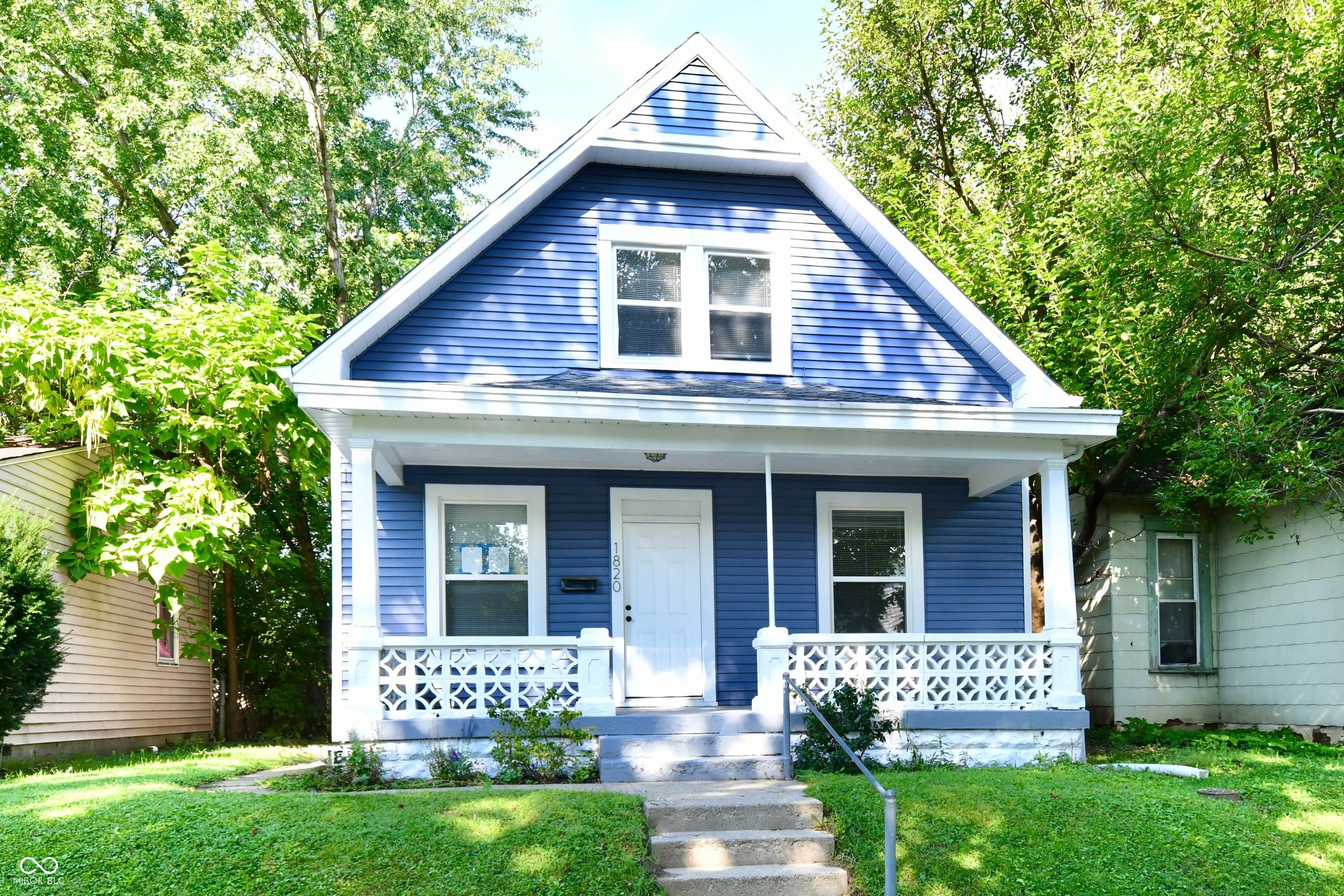 1820 Singleton Street Property Photo 1