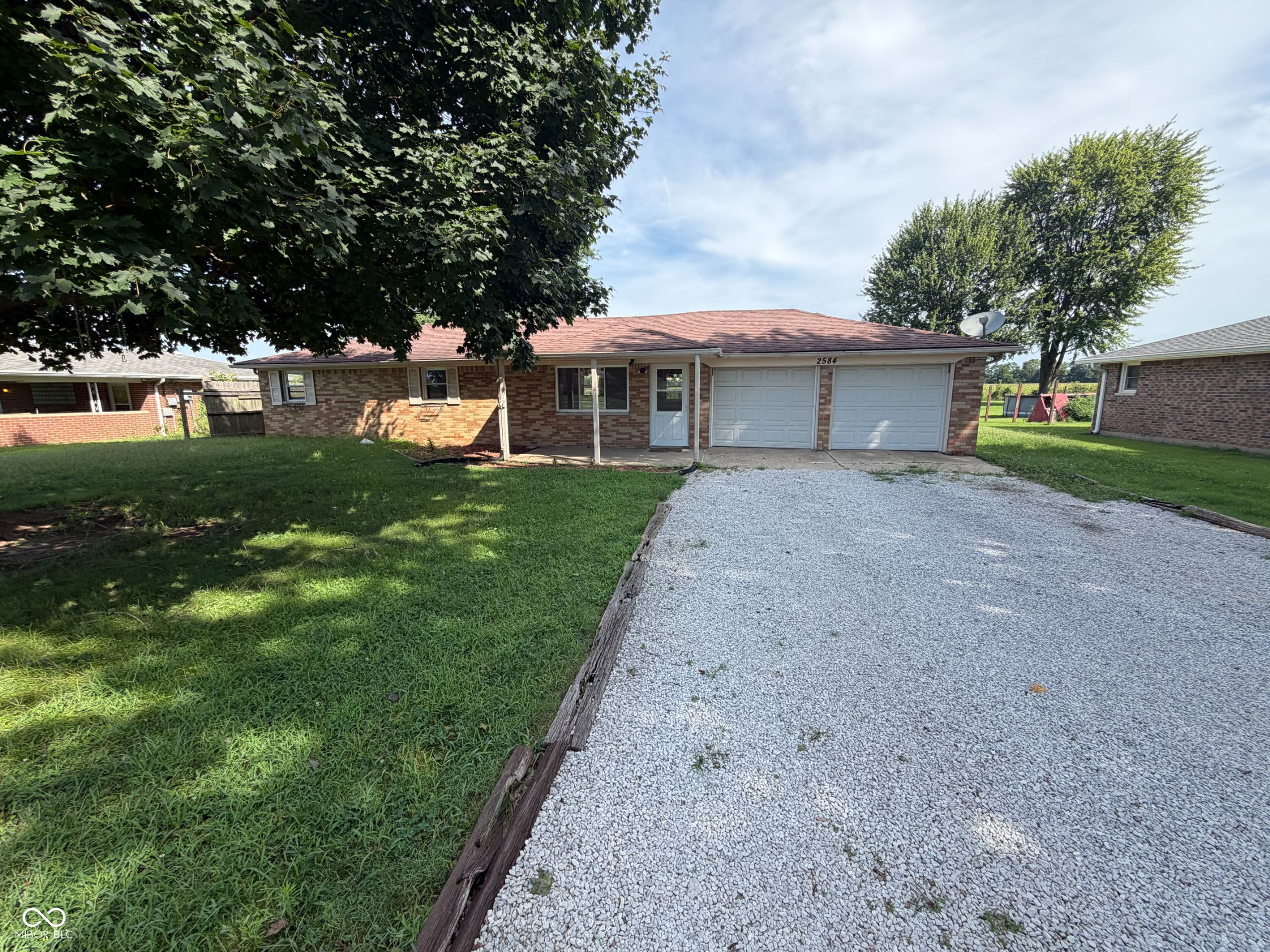 2584 E Phylbeck Avenue Property Photo 1