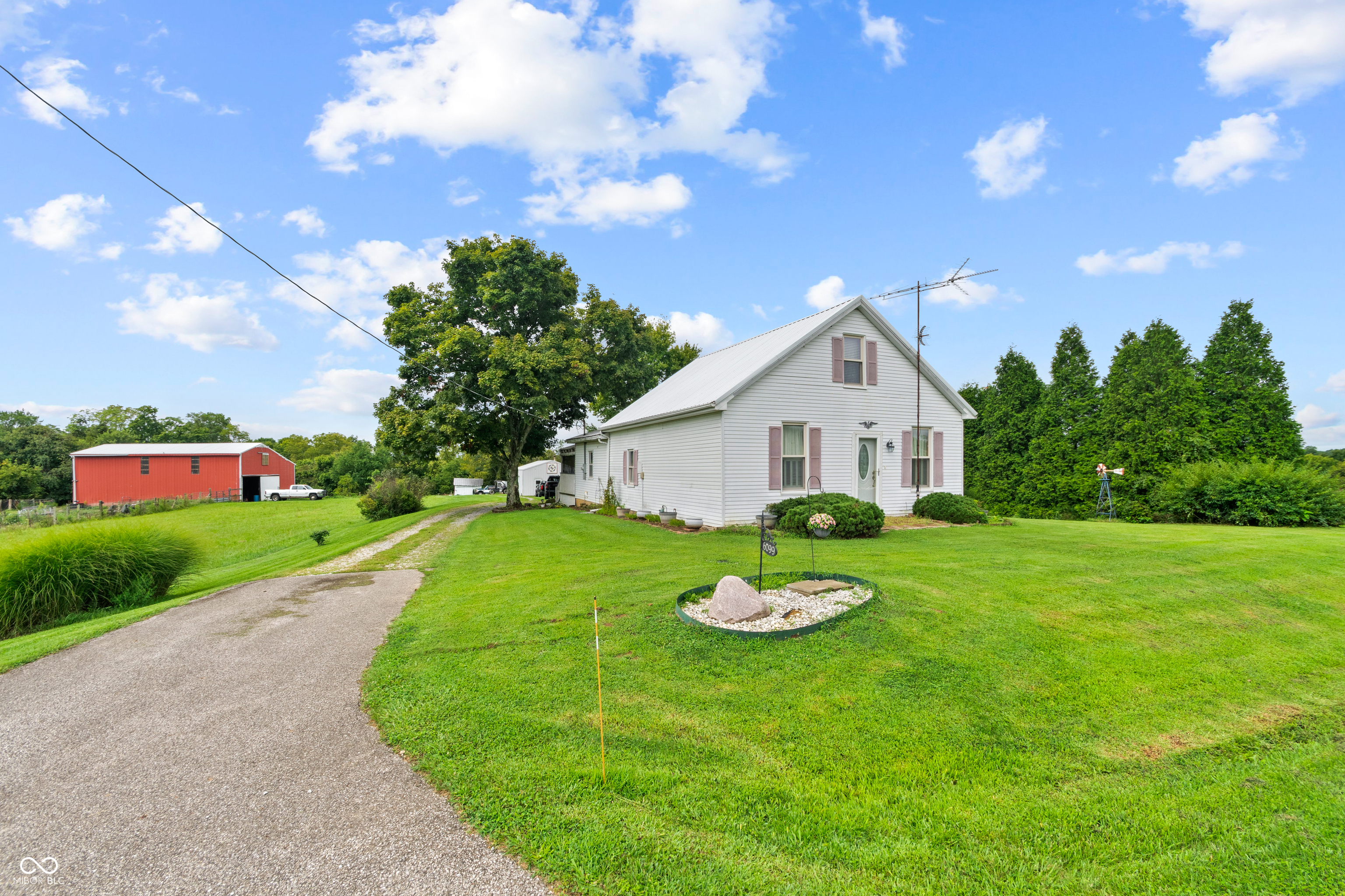 6099 State Road 129 Property Photo 1
