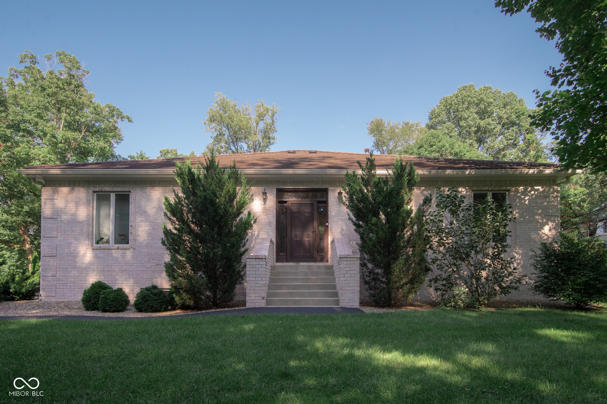 11833 Westwood Drive Property Photo 1