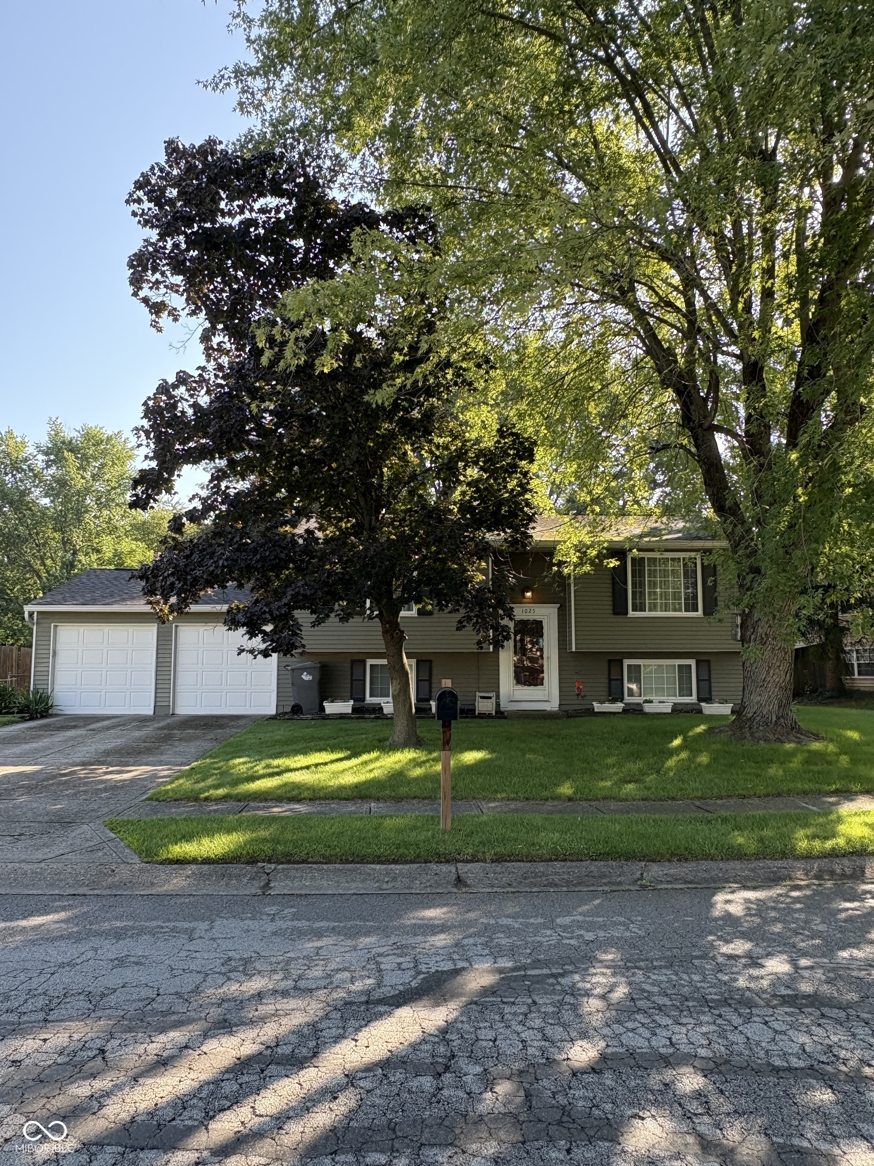 1025 Ridgepointe Drive Property Photo 1