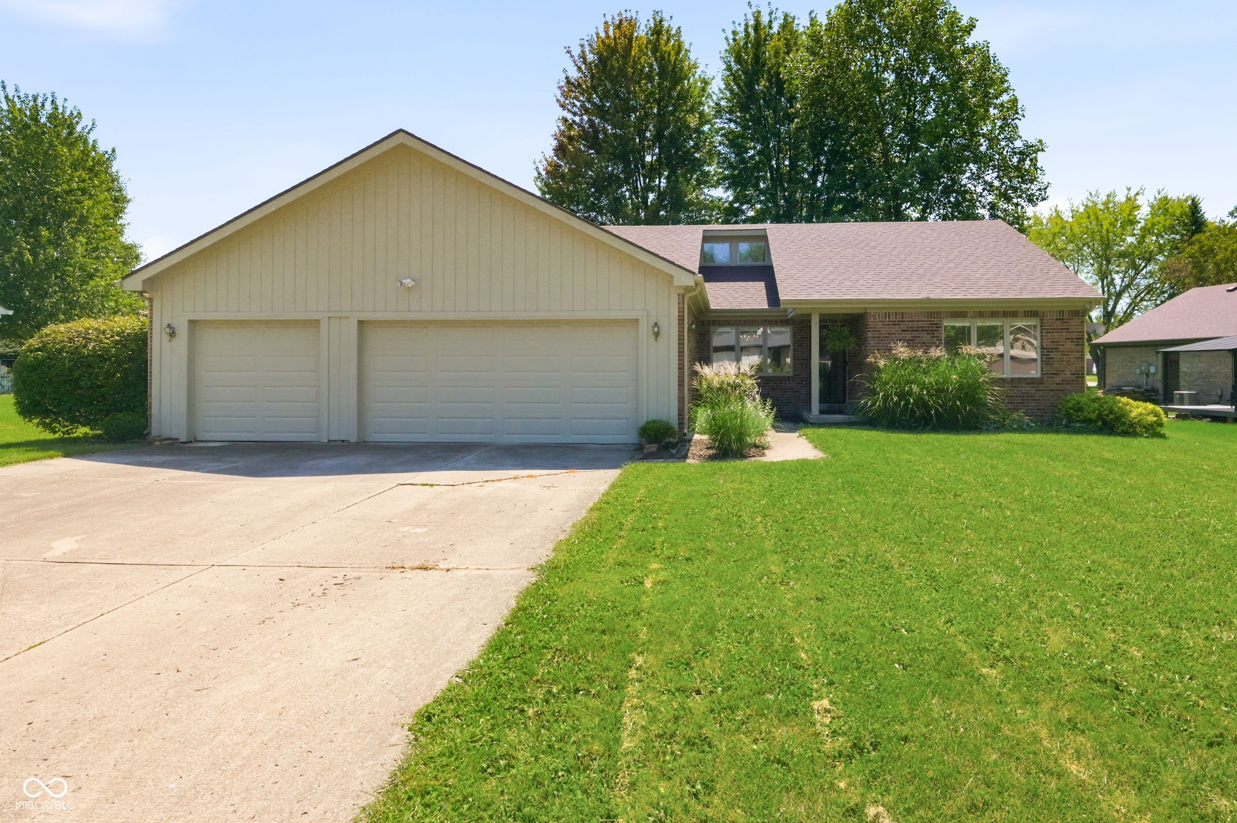 305 Lake View Drive Property Photo 1