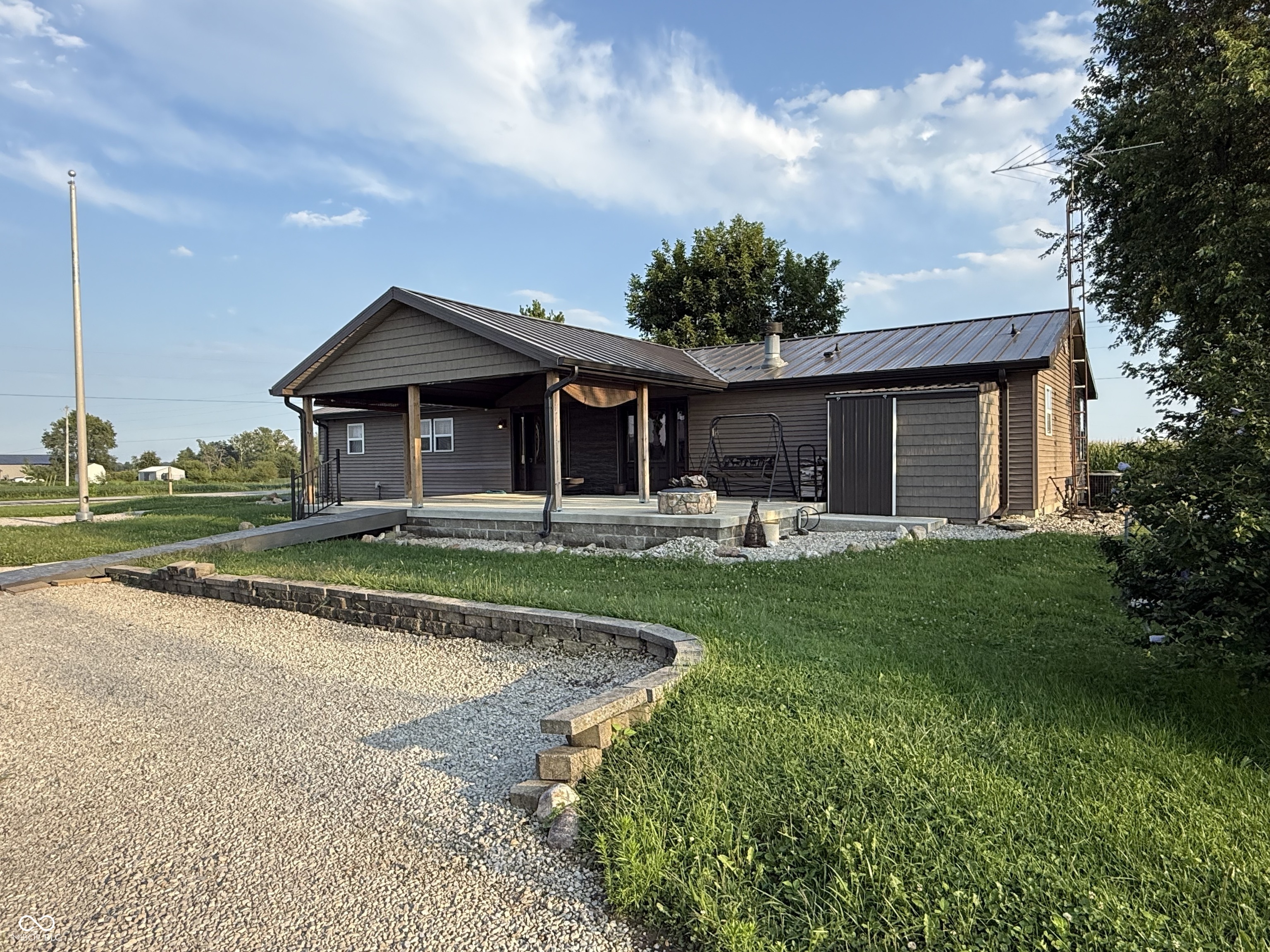 9972 E 500 Road Property Photo 1