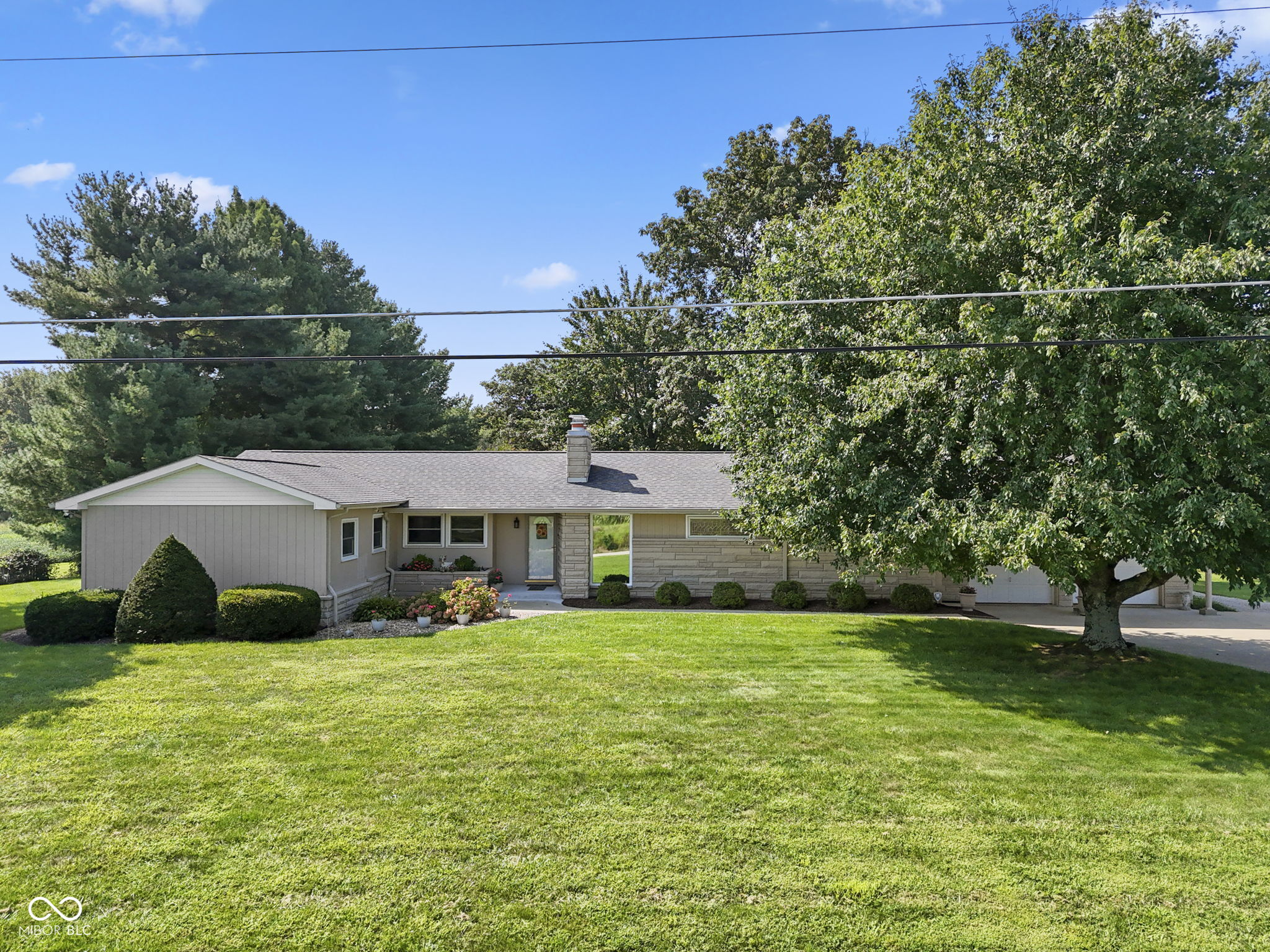 9281 E 700 Property Photo 1