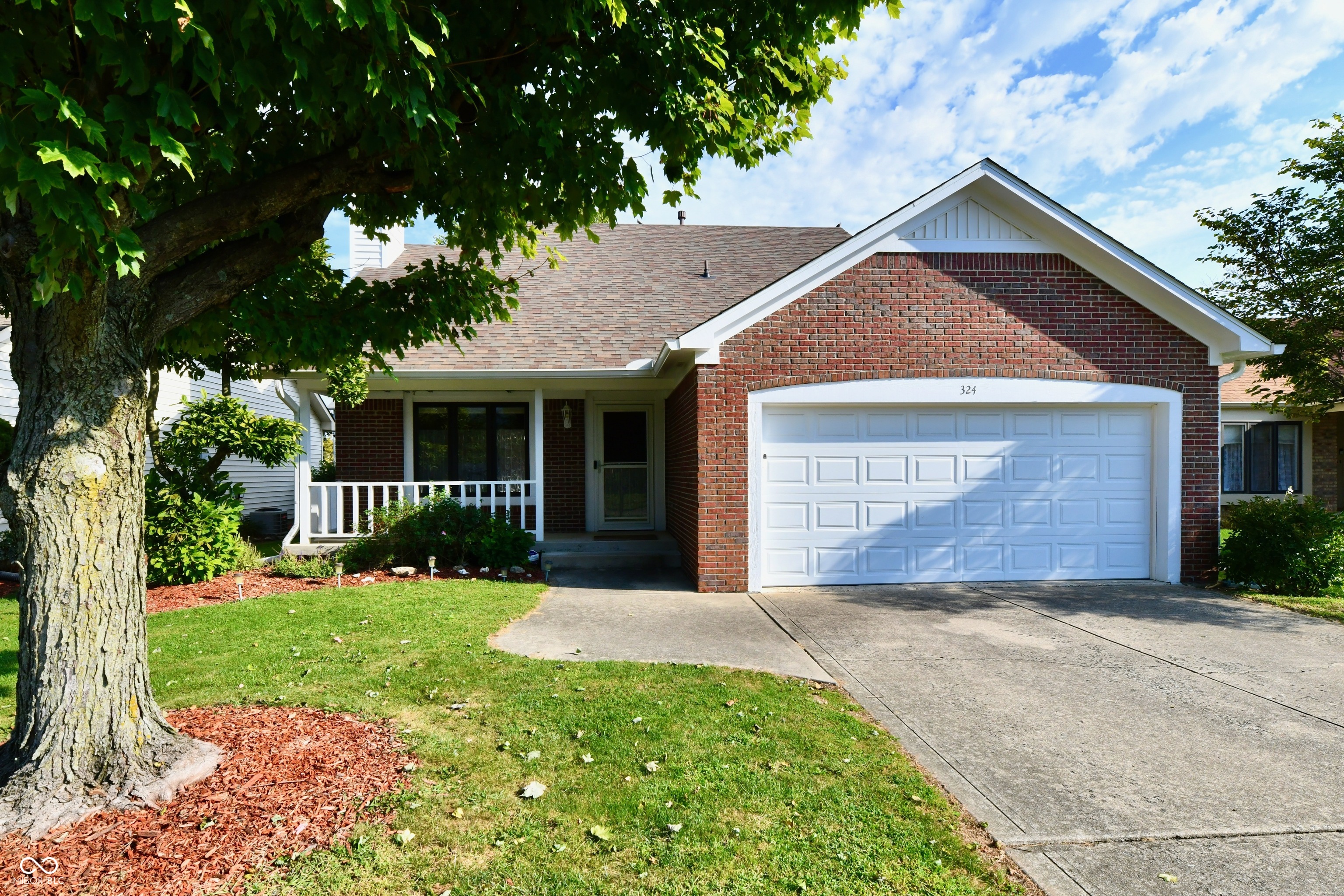 324 Suncrest Drive Property Photo 1