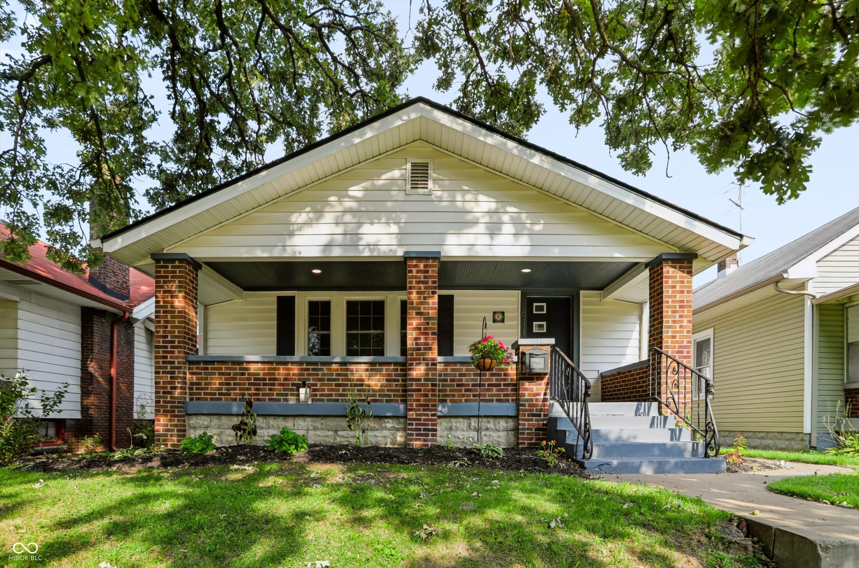 811 Wallace Avenue Property Photo 1