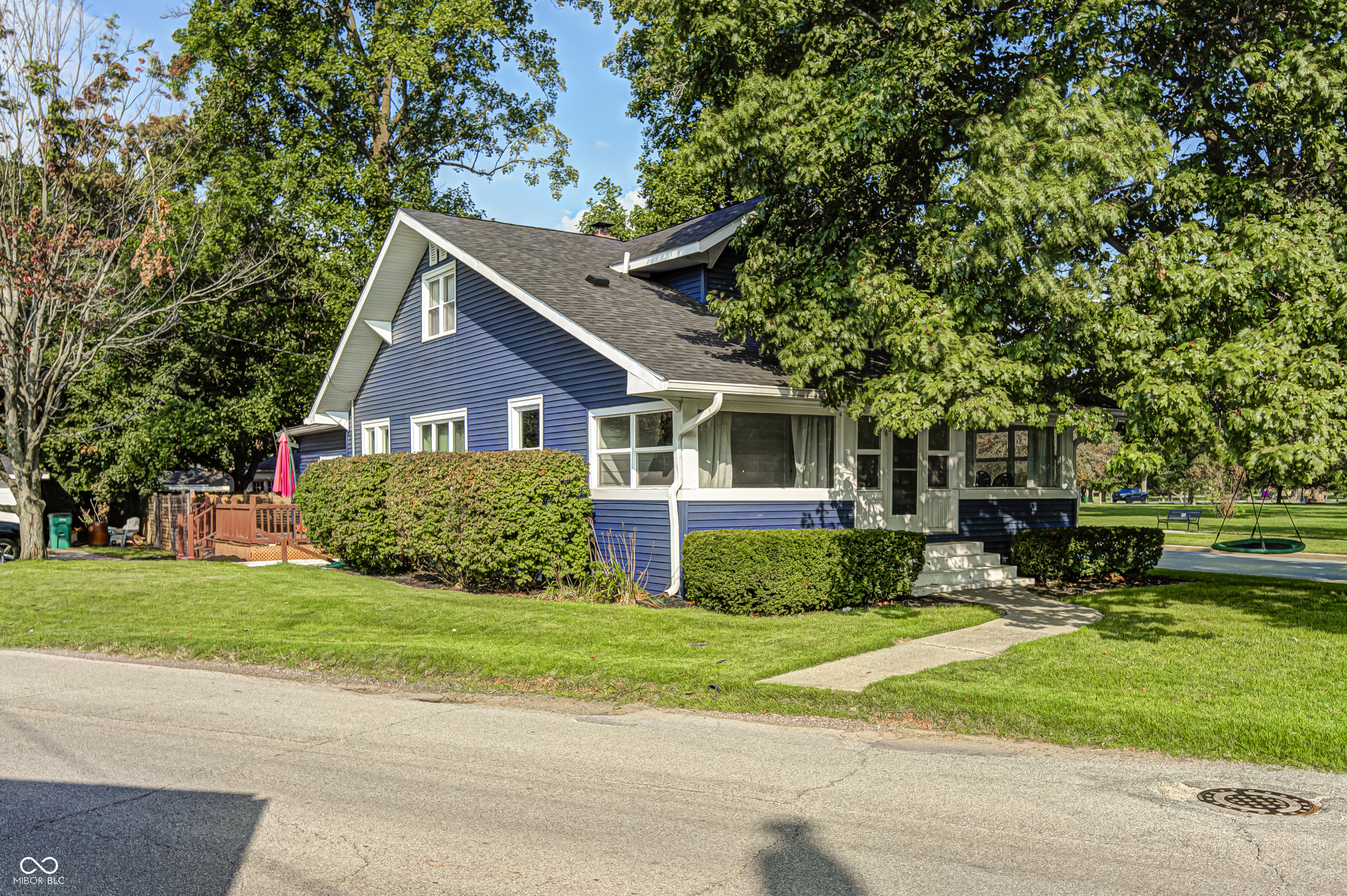 102 W Ulen Drive Property Photo 1