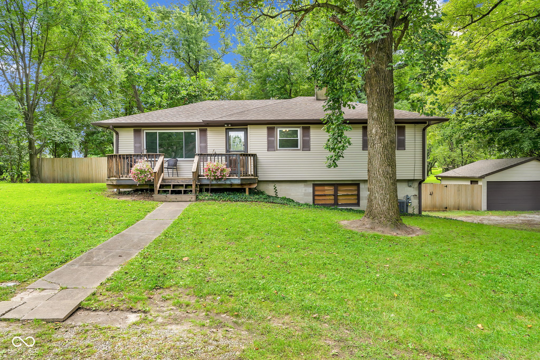 245 W Elm Street Property Photo 1