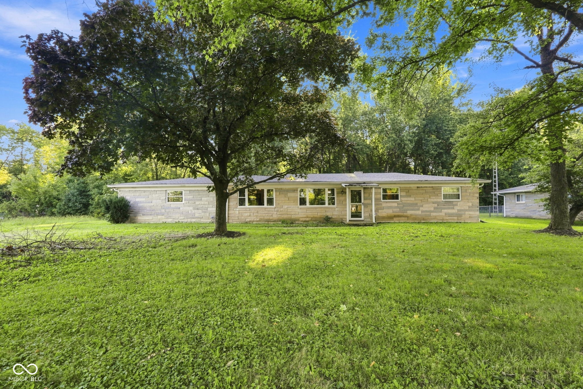 1005 S Franklin Road Property Photo 1