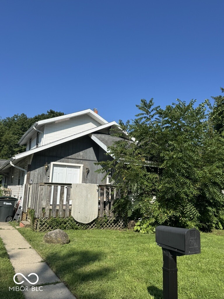 2103 S Burlington Drive Property Photo 1