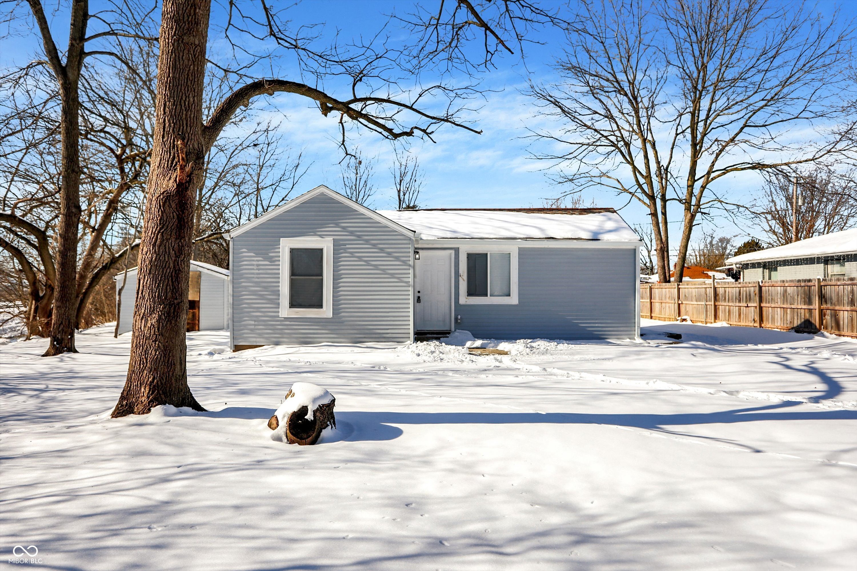 1466 S Worth Avenue Property Photo 1