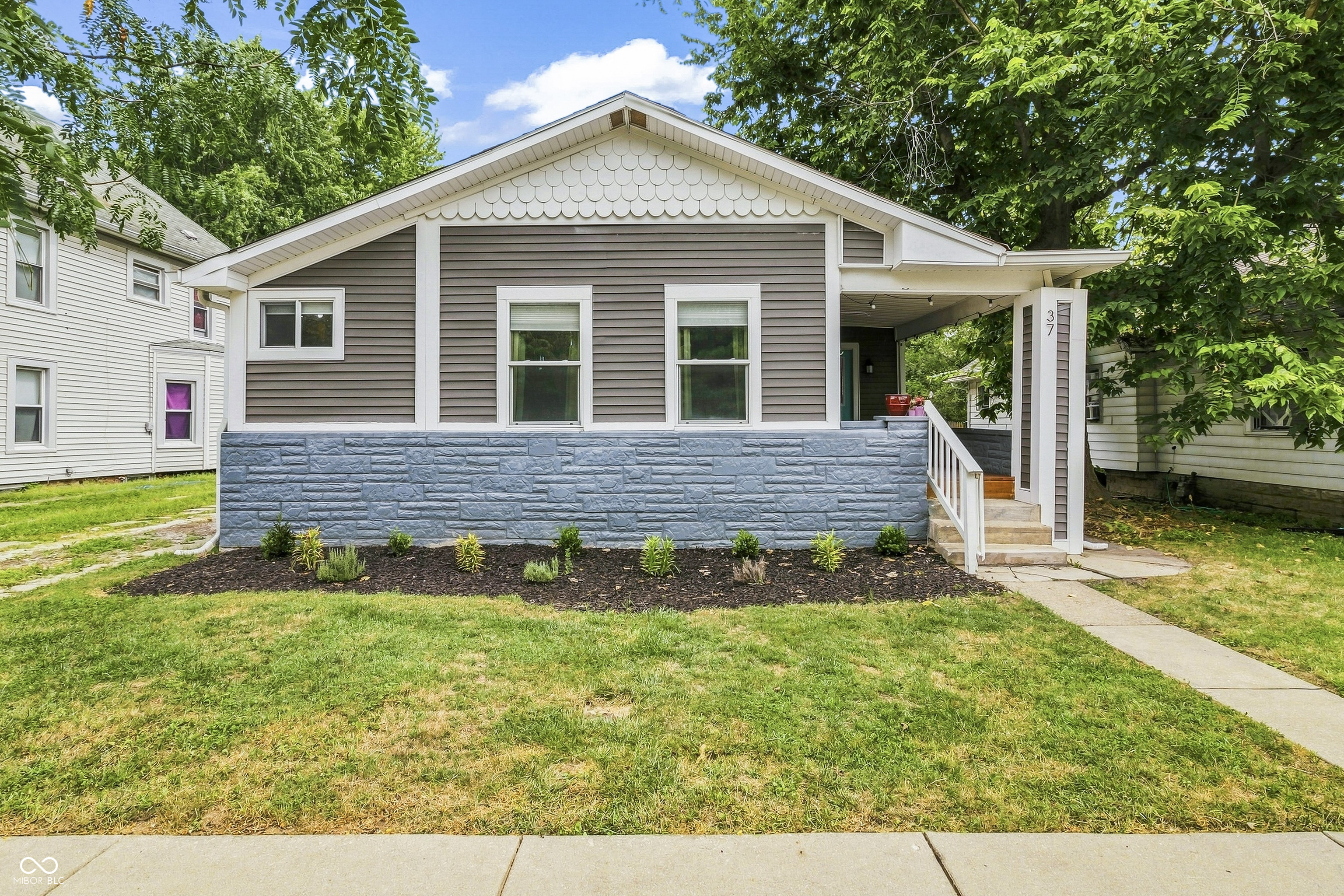 37 N Riley Avenue Property Photo 1