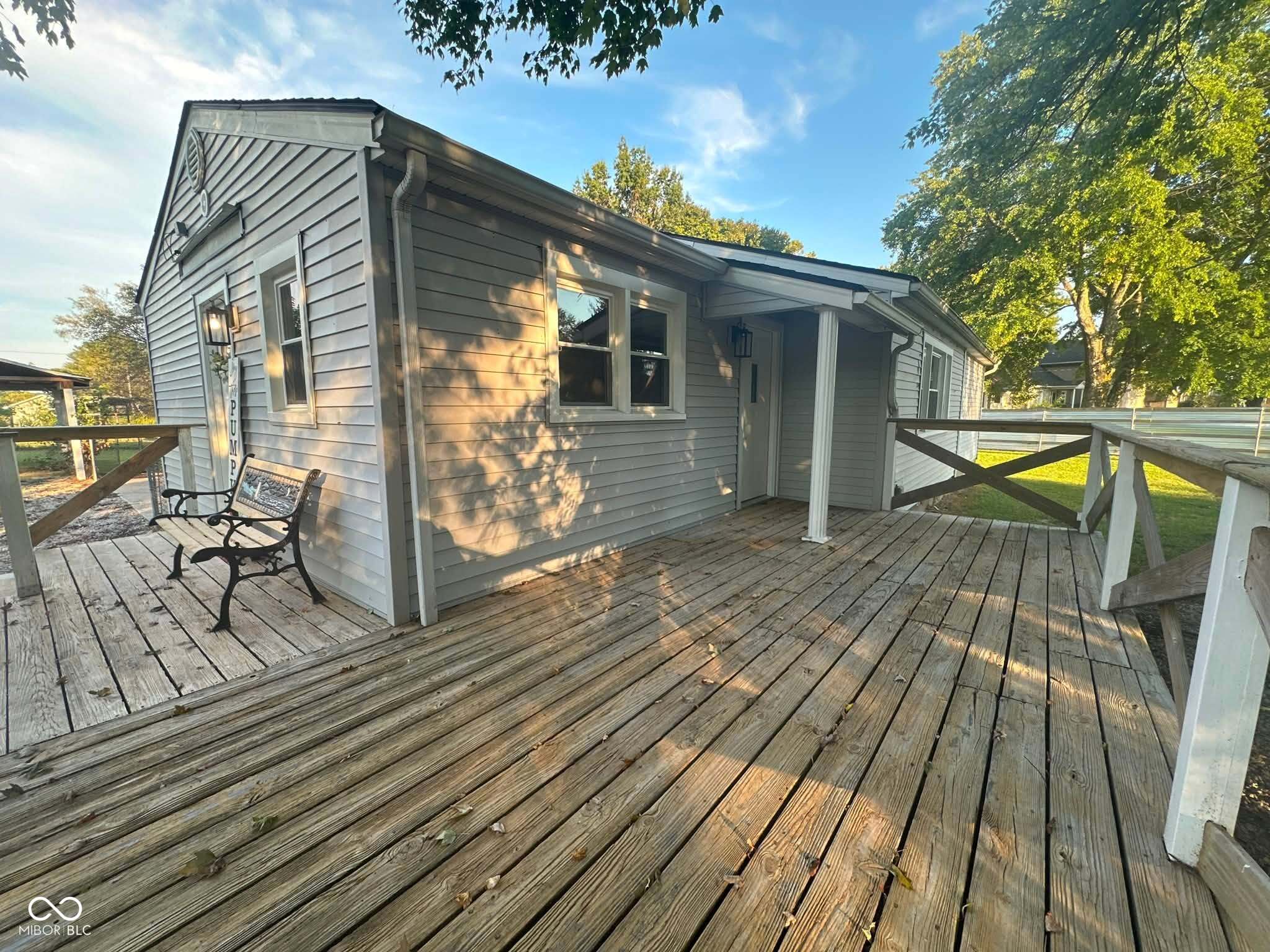 544 E Hilltop Drive Property Photo 1
