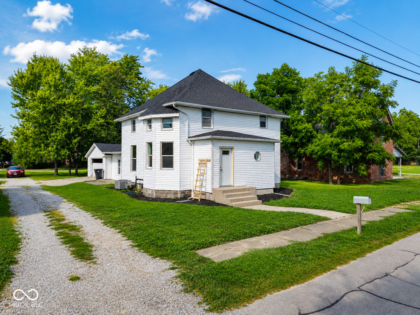 604 E Mill Street Property Photo 1