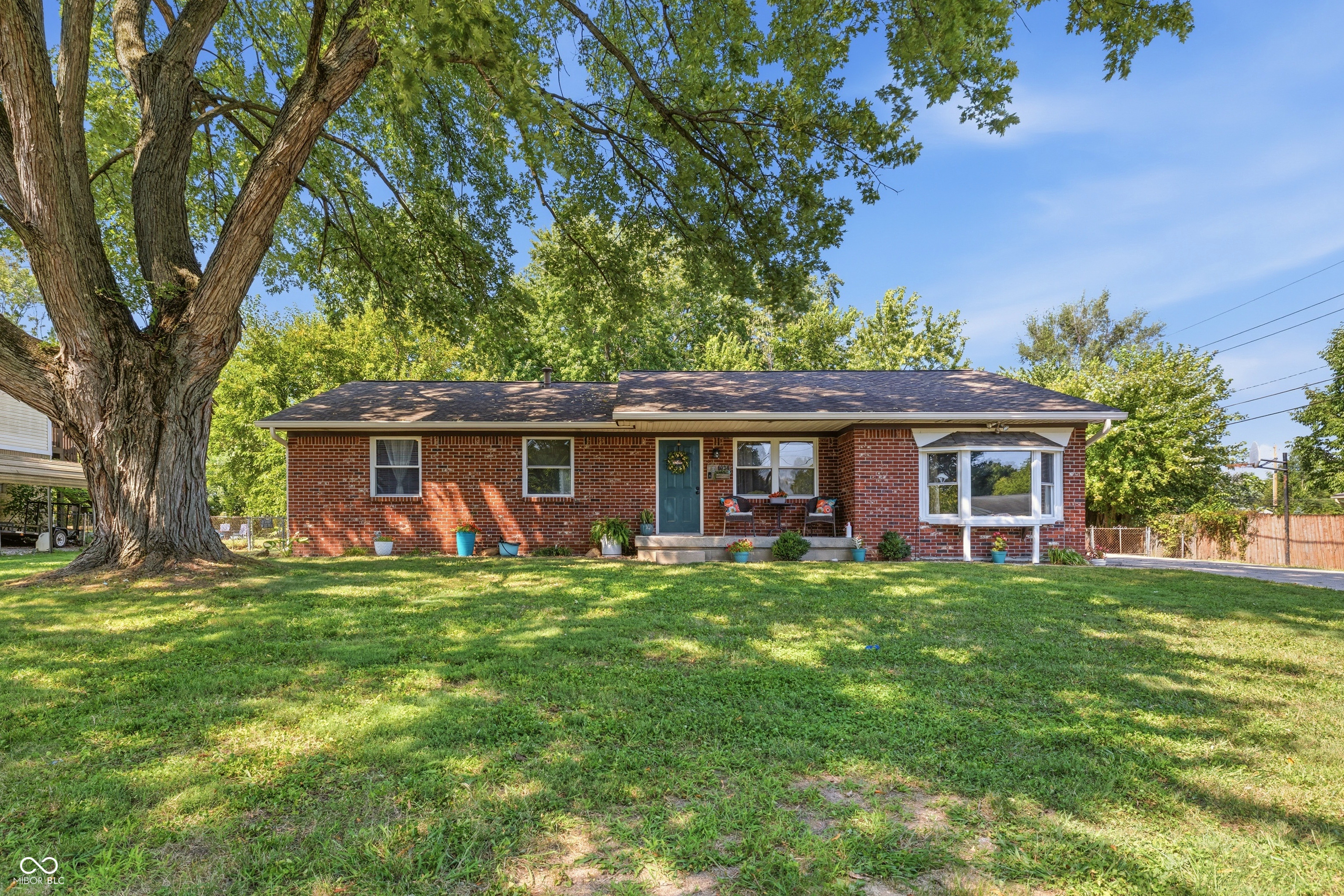 6034 W Loretta Drive Property Photo 1