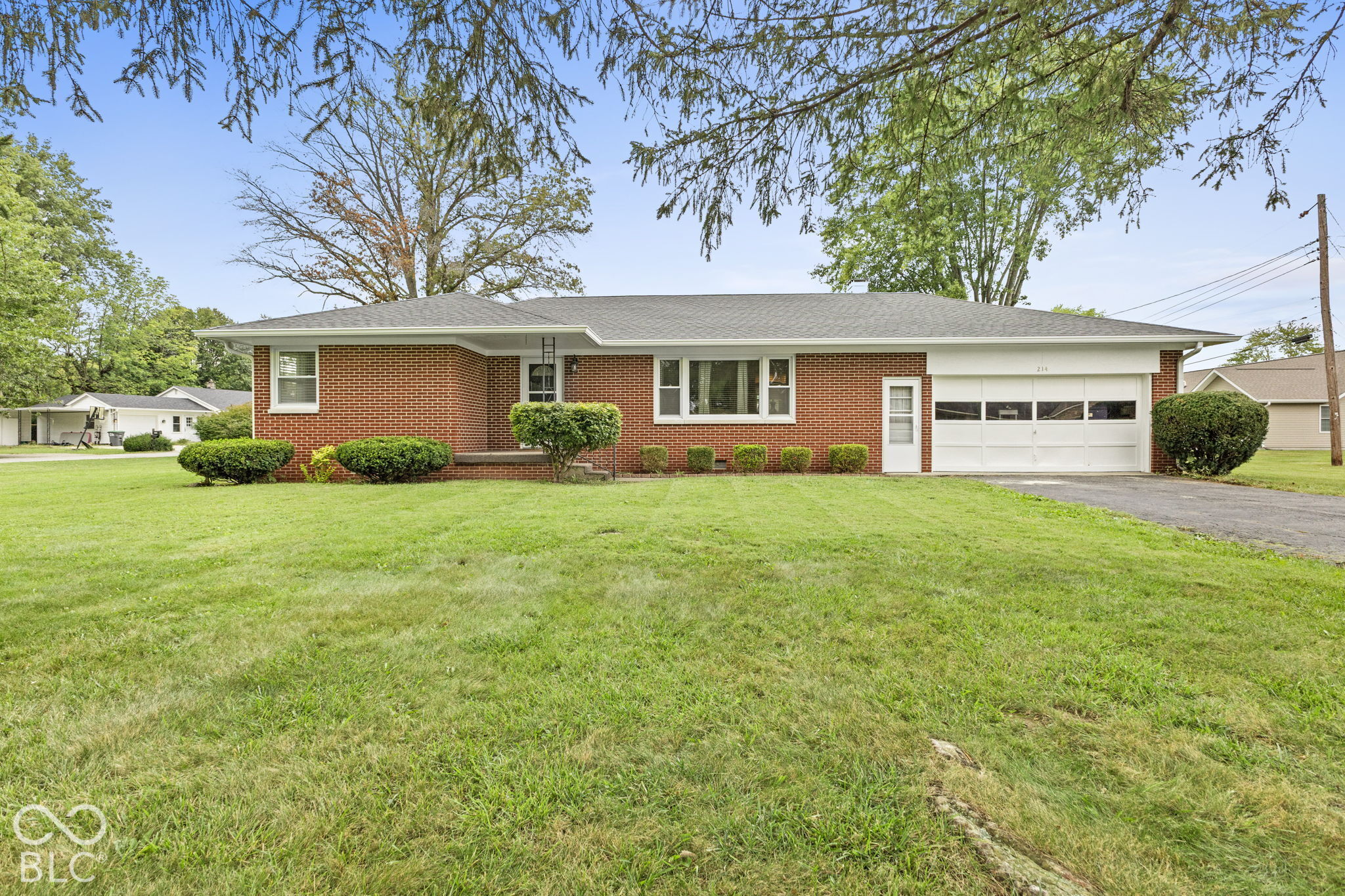 214 W Kings Highway Property Photo 1