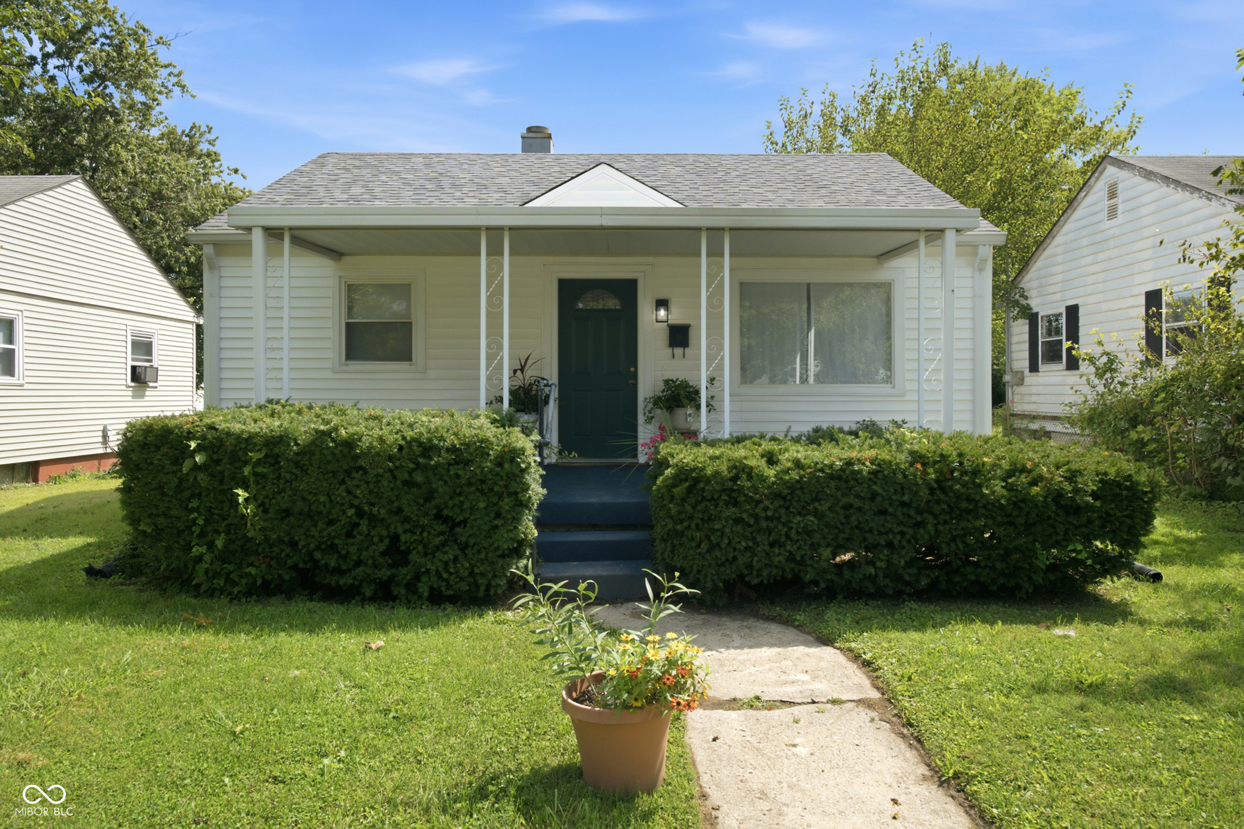 527 S Grand Avenue Property Photo 1