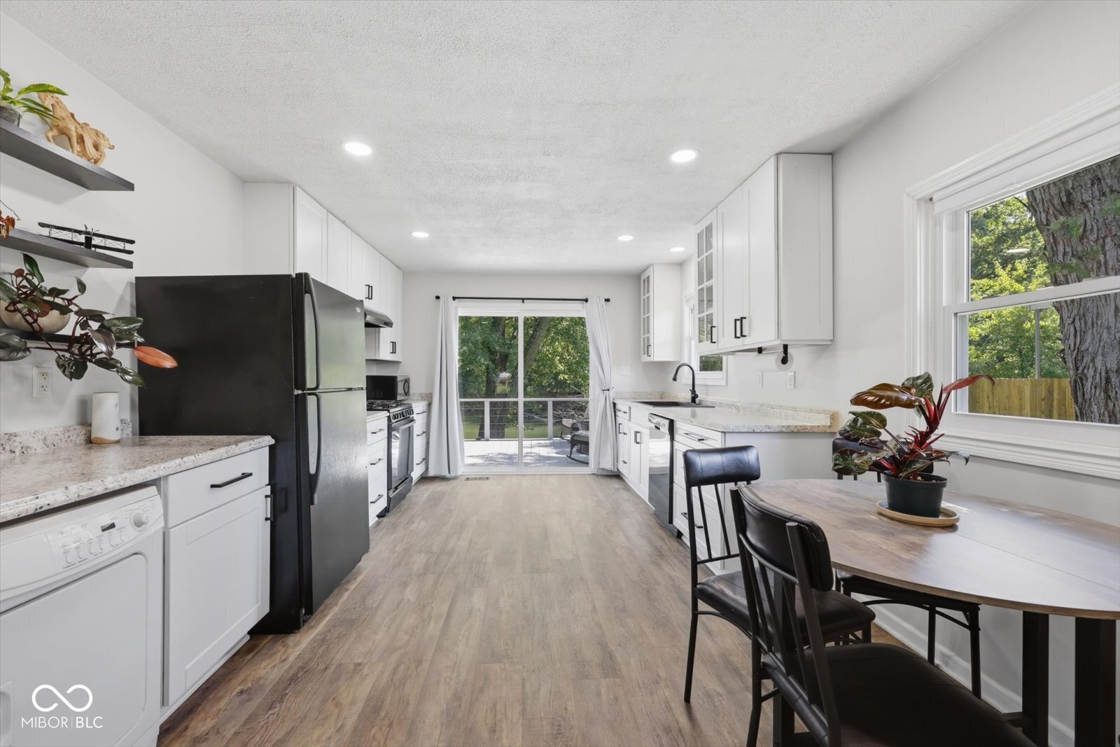 9152 N 300 Property Photo 1