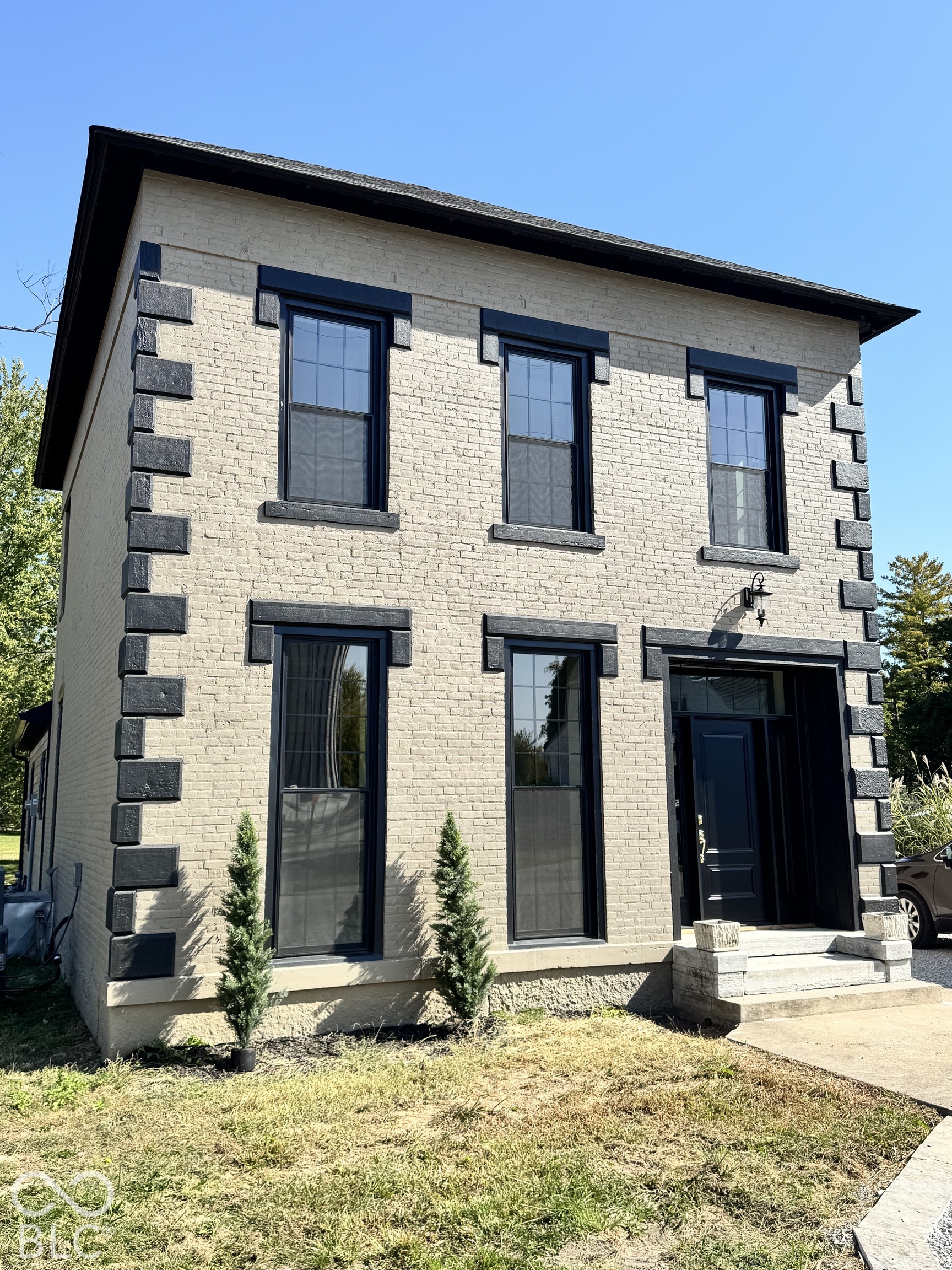 2 E Franklin Street Property Photo 1