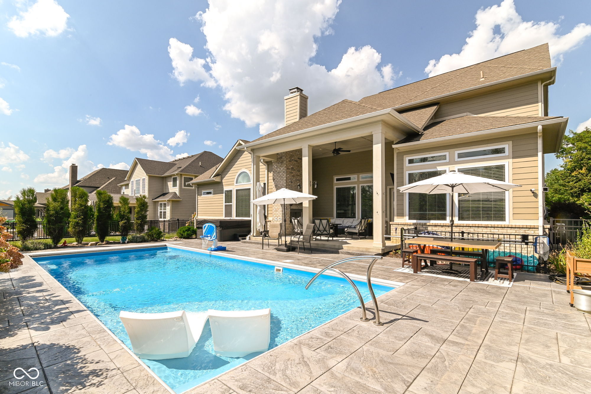 16367 Hunting Meadow Drive Property Photo 1