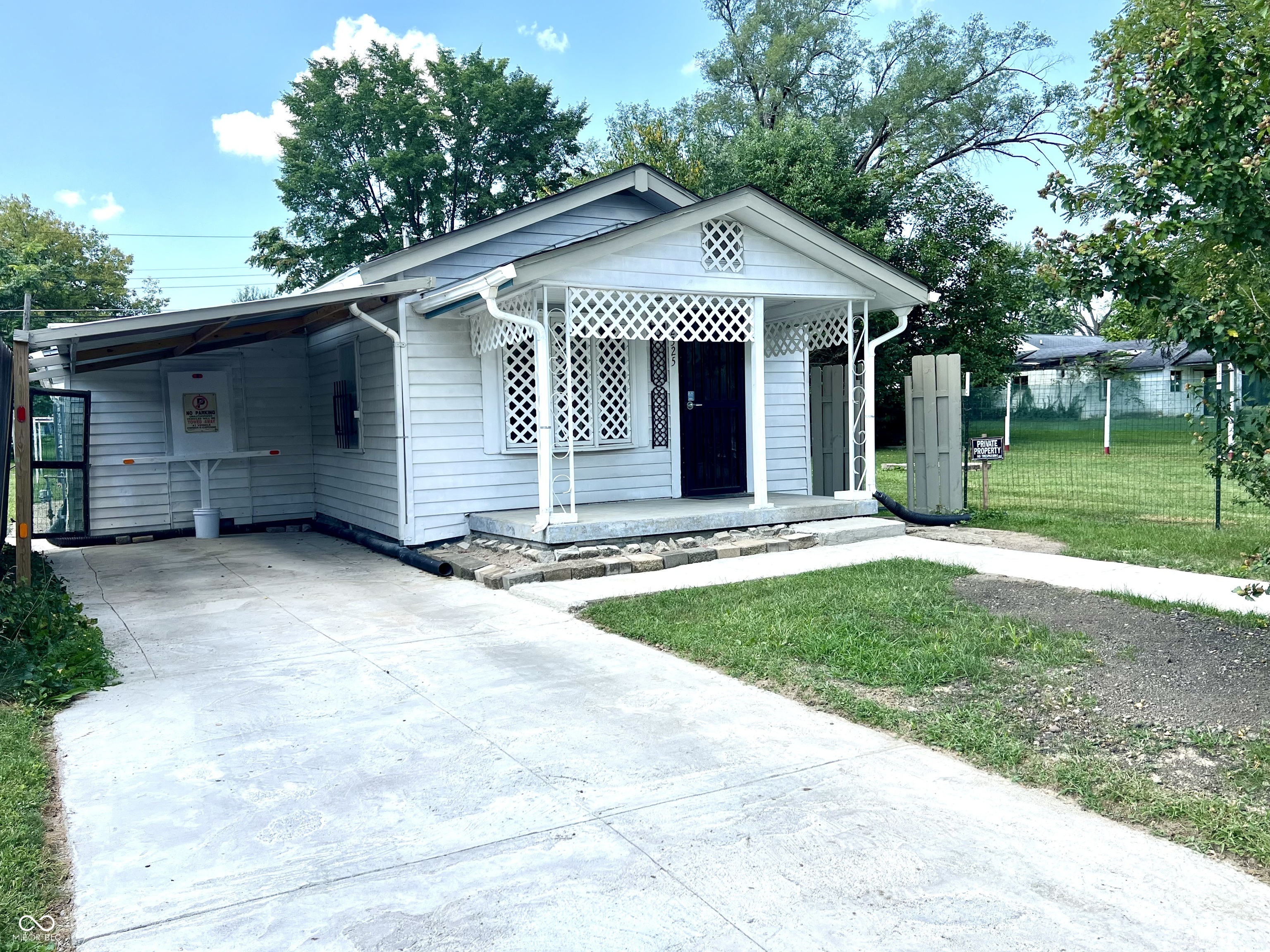 2325 Halford Street Property Photo 1
