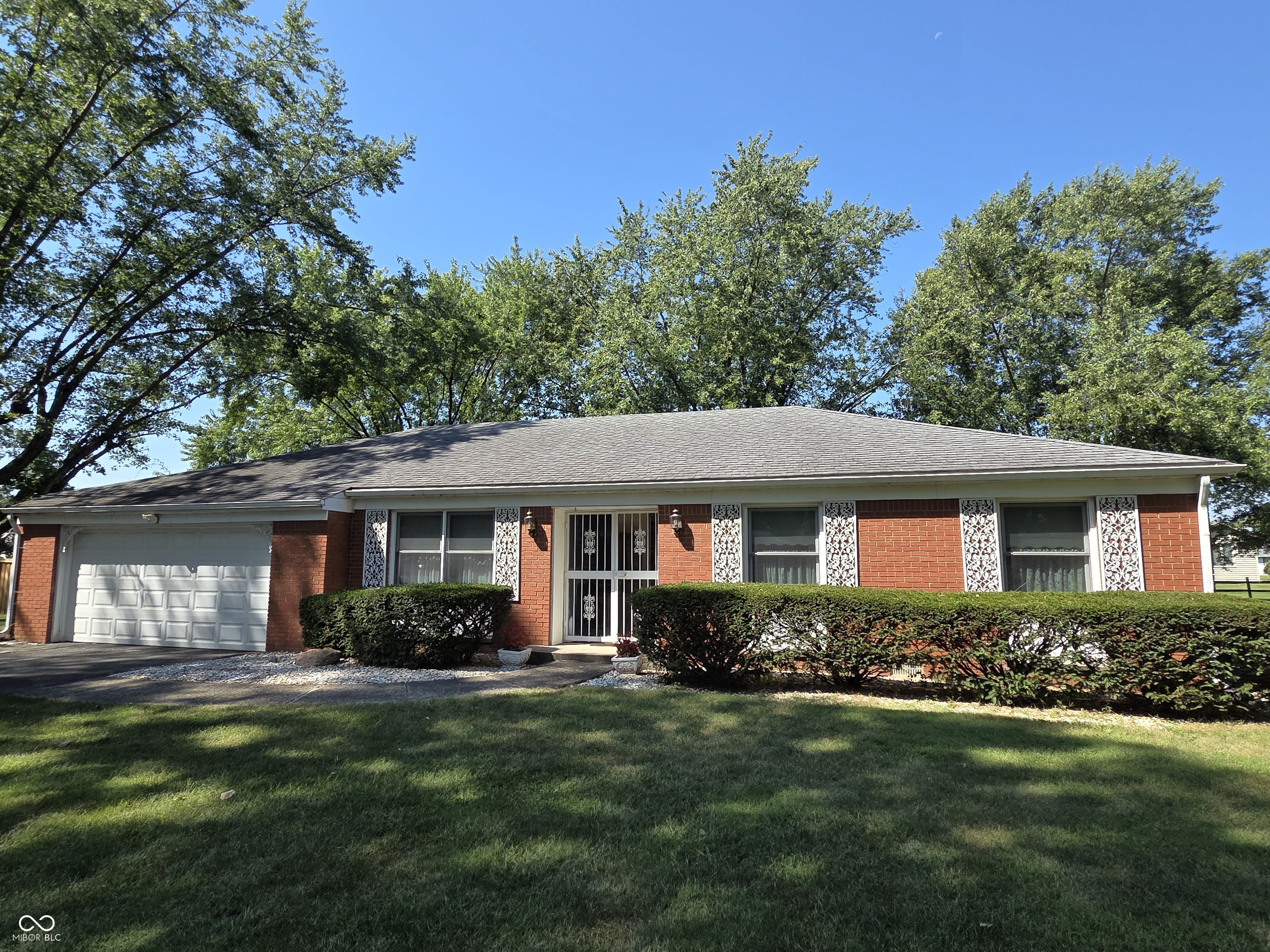 1581 Crest Drive Property Photo 1