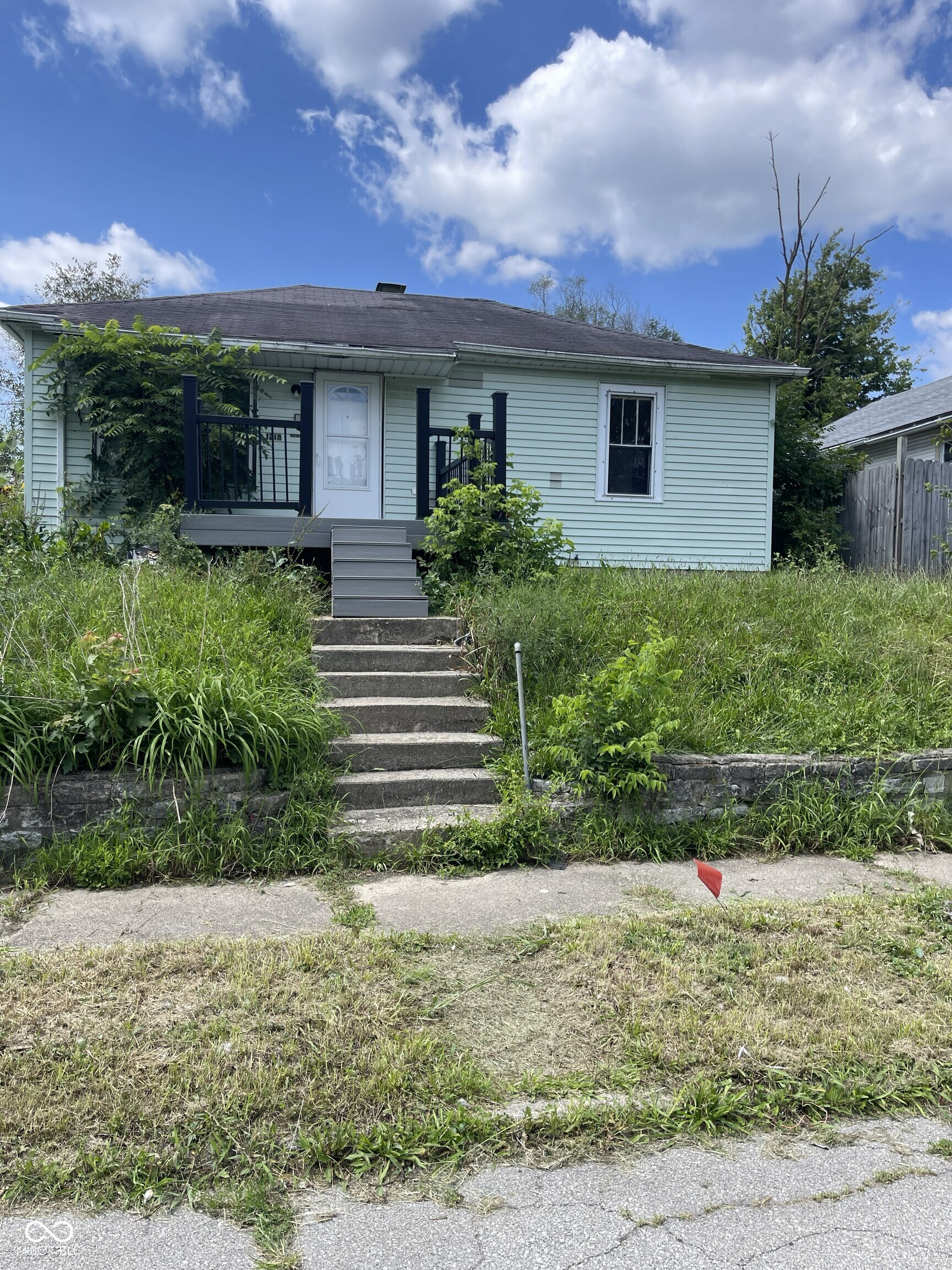 1218 Crosshall Property Photo 1
