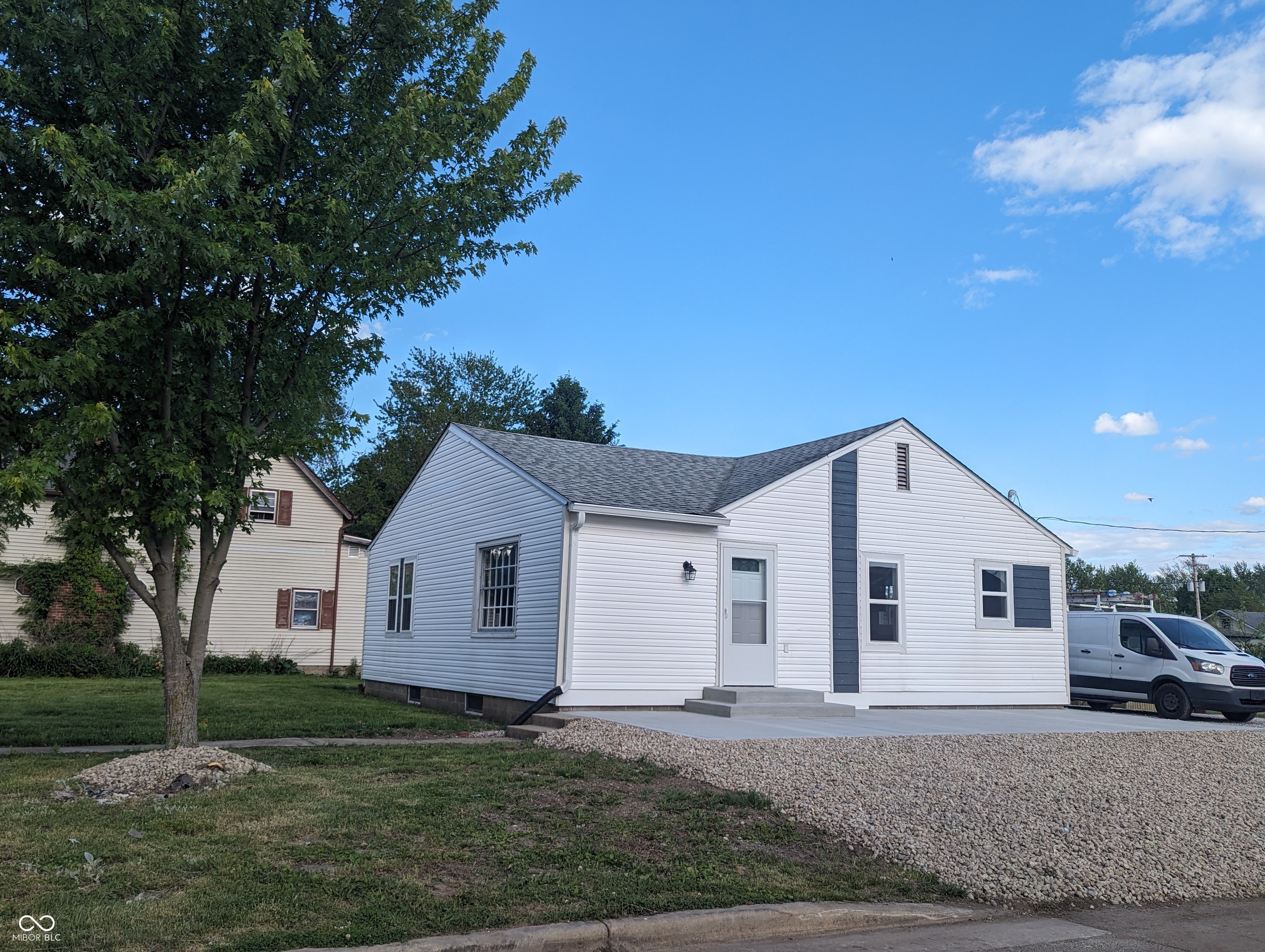 102 S West Street Property Photo 1