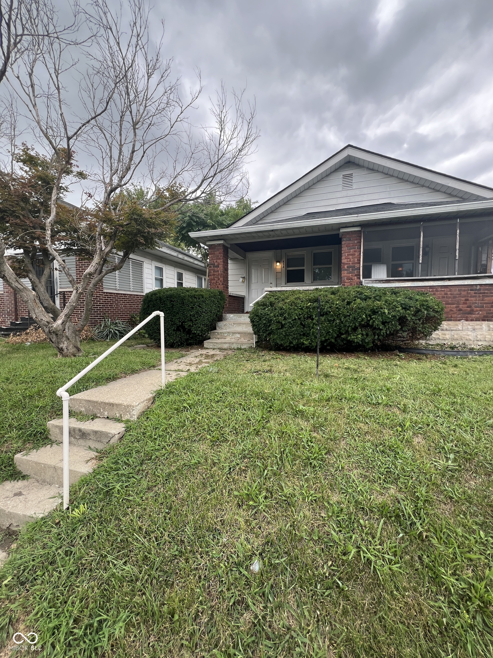 854-856 N Bradley Avenue Property Photo 1
