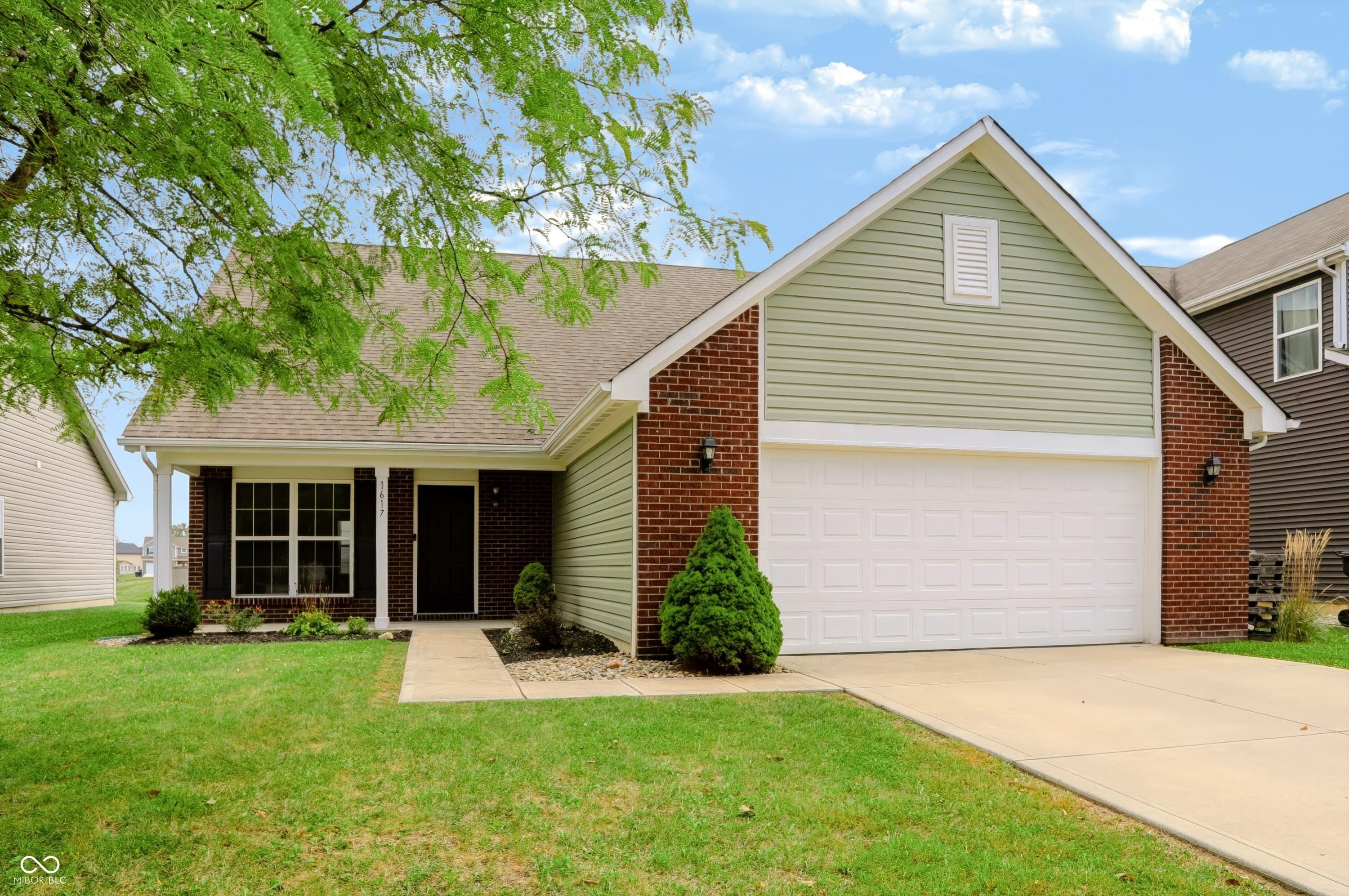 1617 Maplewood Lane Property Photo 1